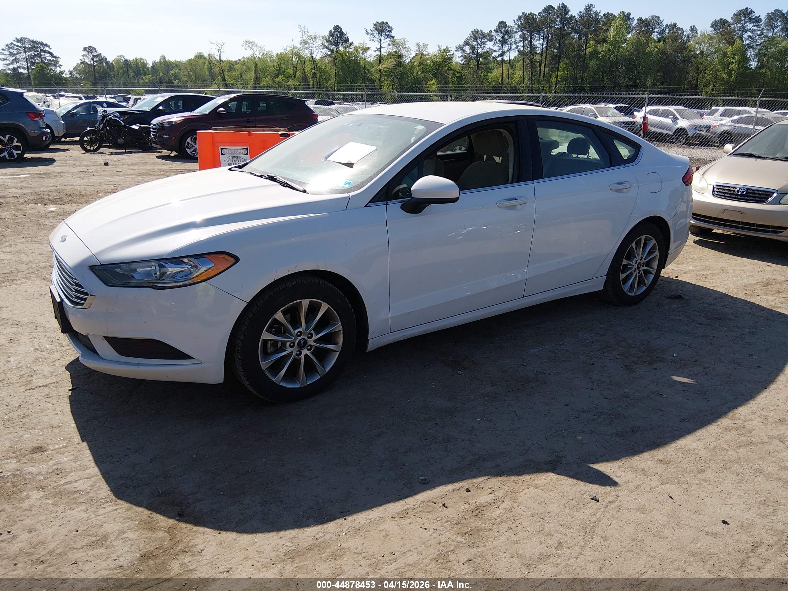 FORD FUSION image 2