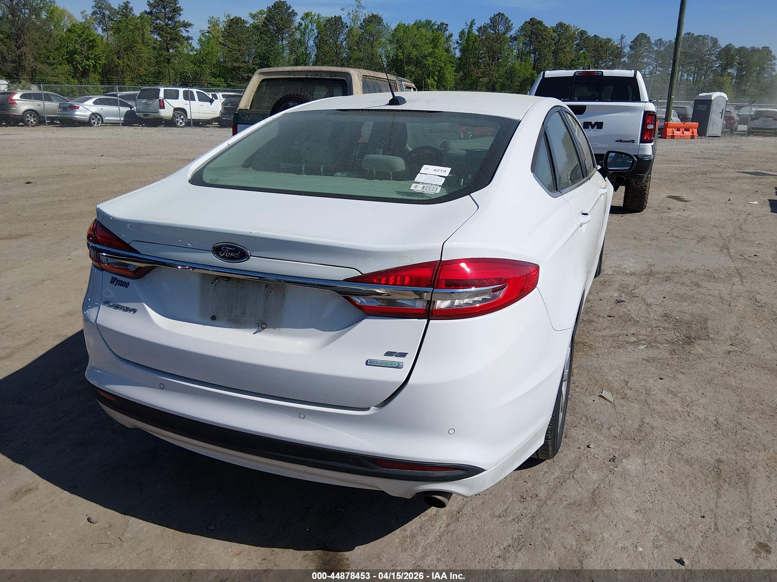 FORD FUSION image 4