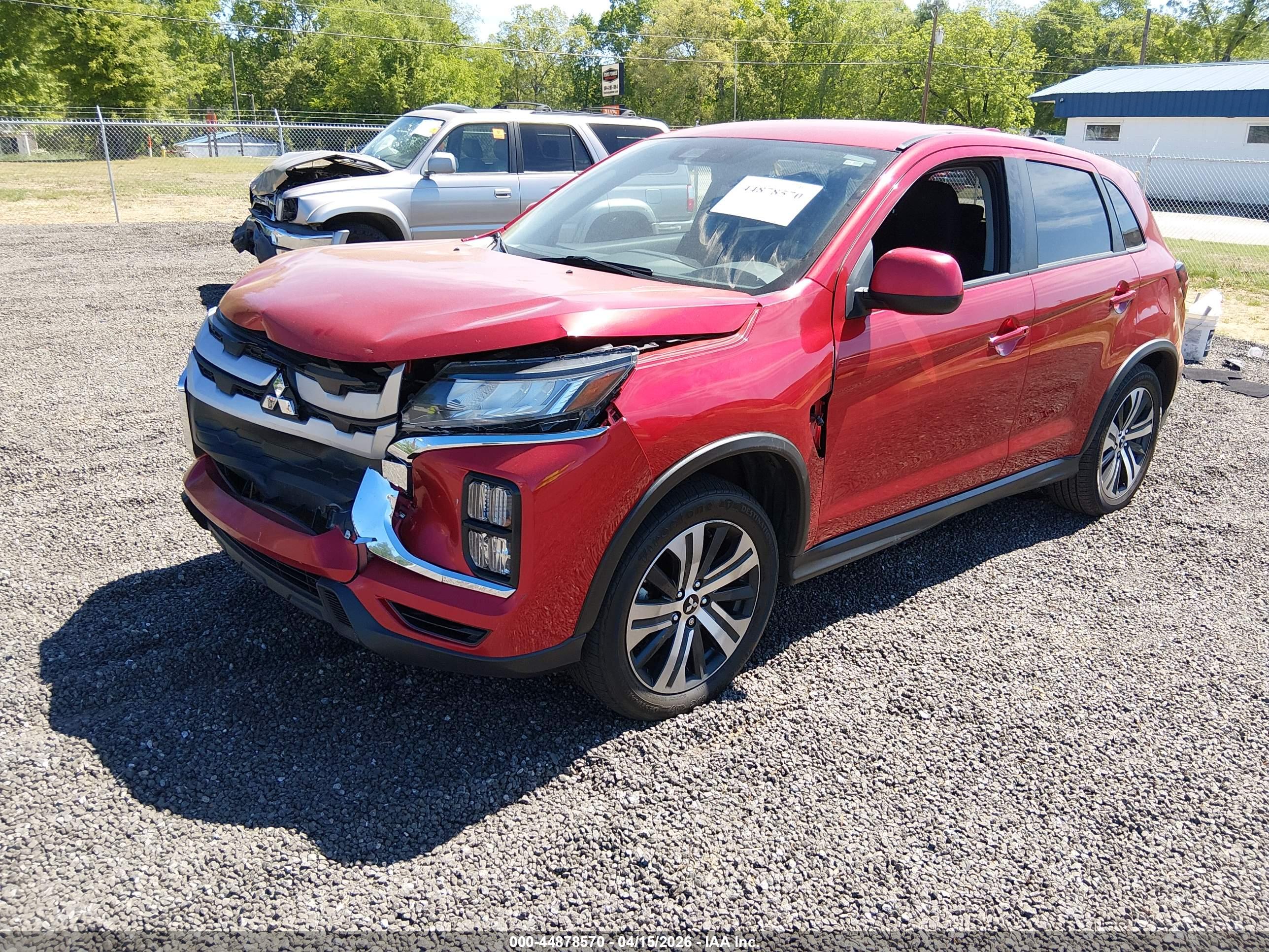 MITSUBISHI OUTLANDER image 2