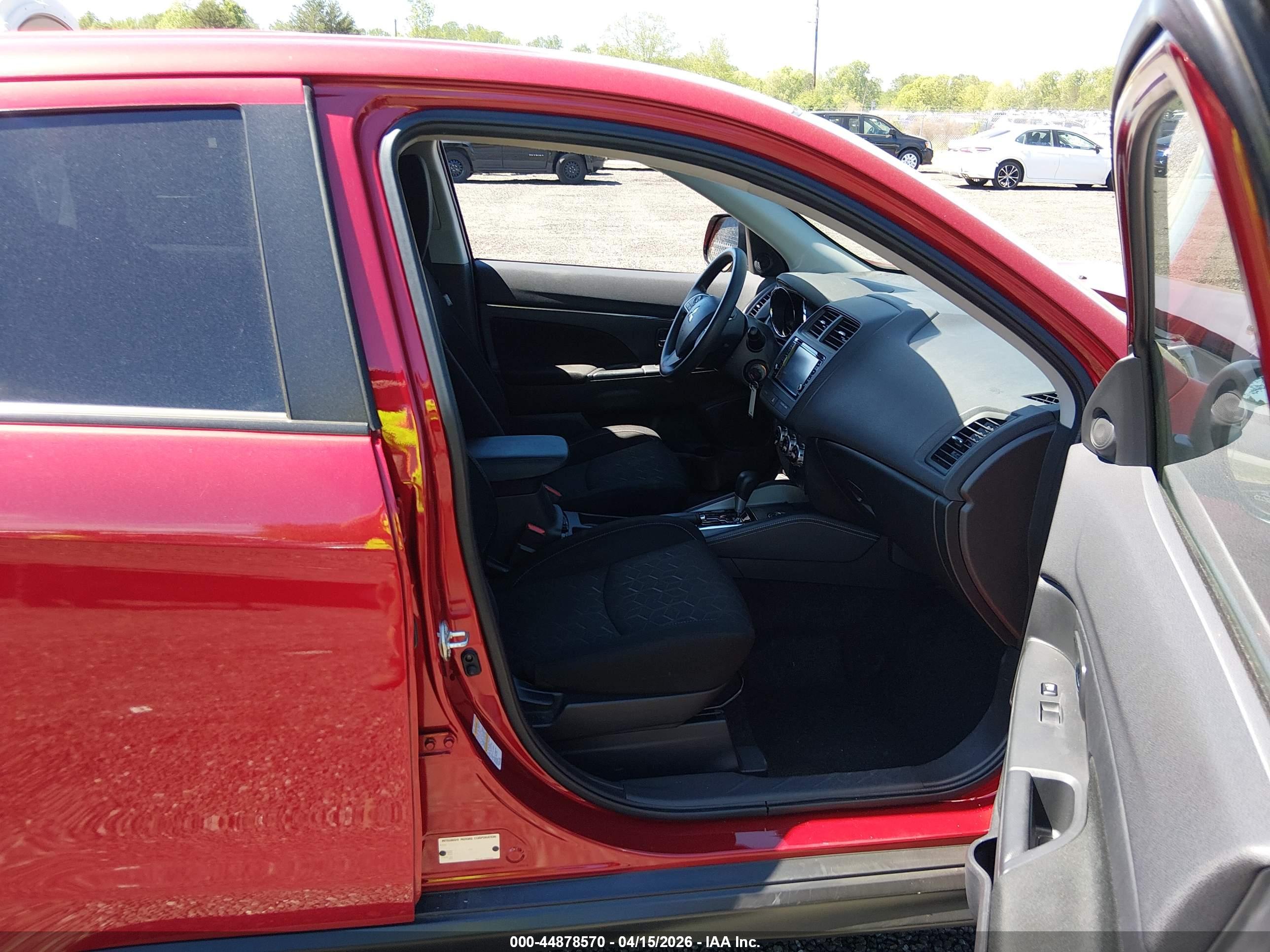 MITSUBISHI OUTLANDER image 5