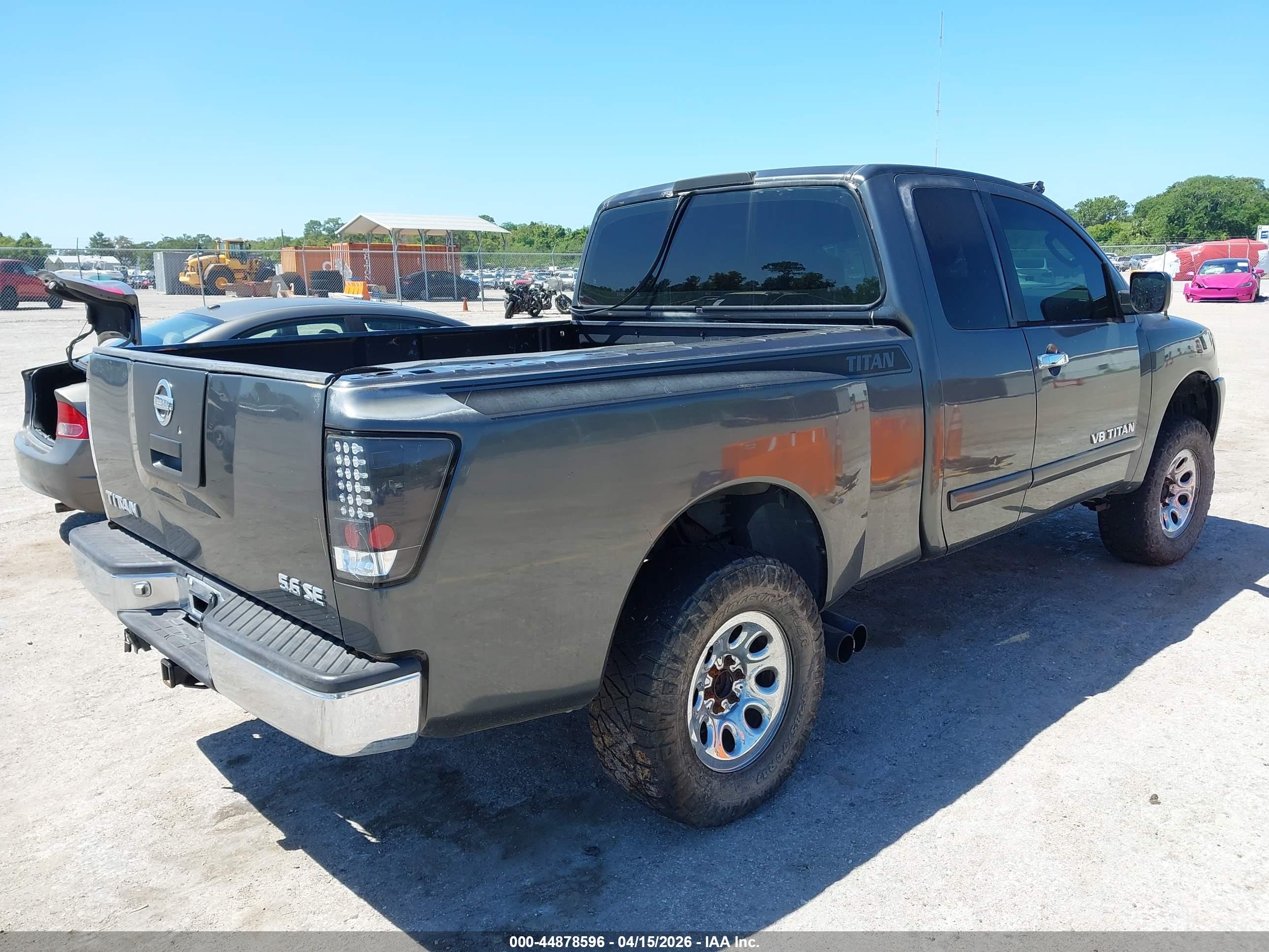 NISSAN TITAN image 4