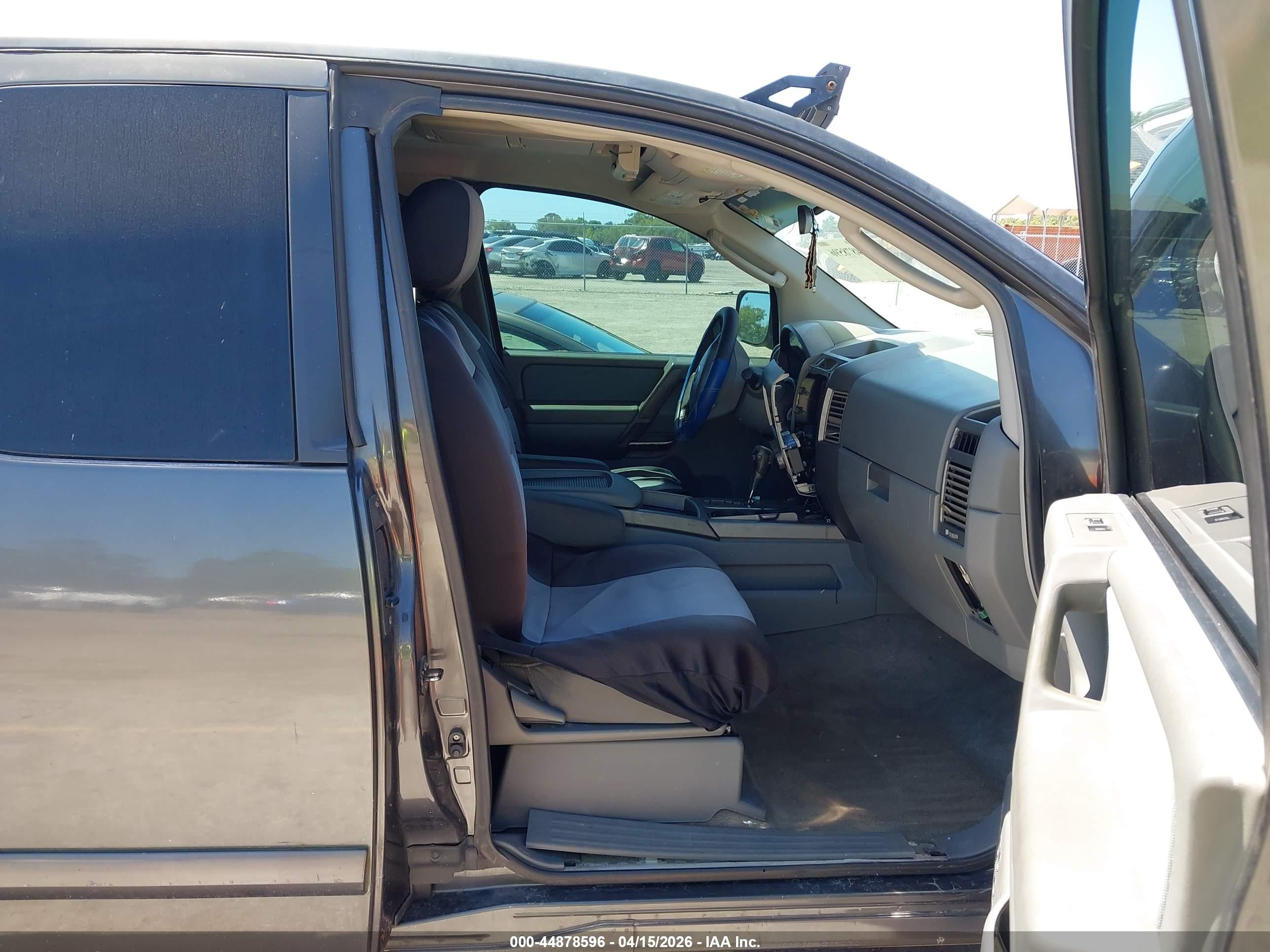 NISSAN TITAN image 5