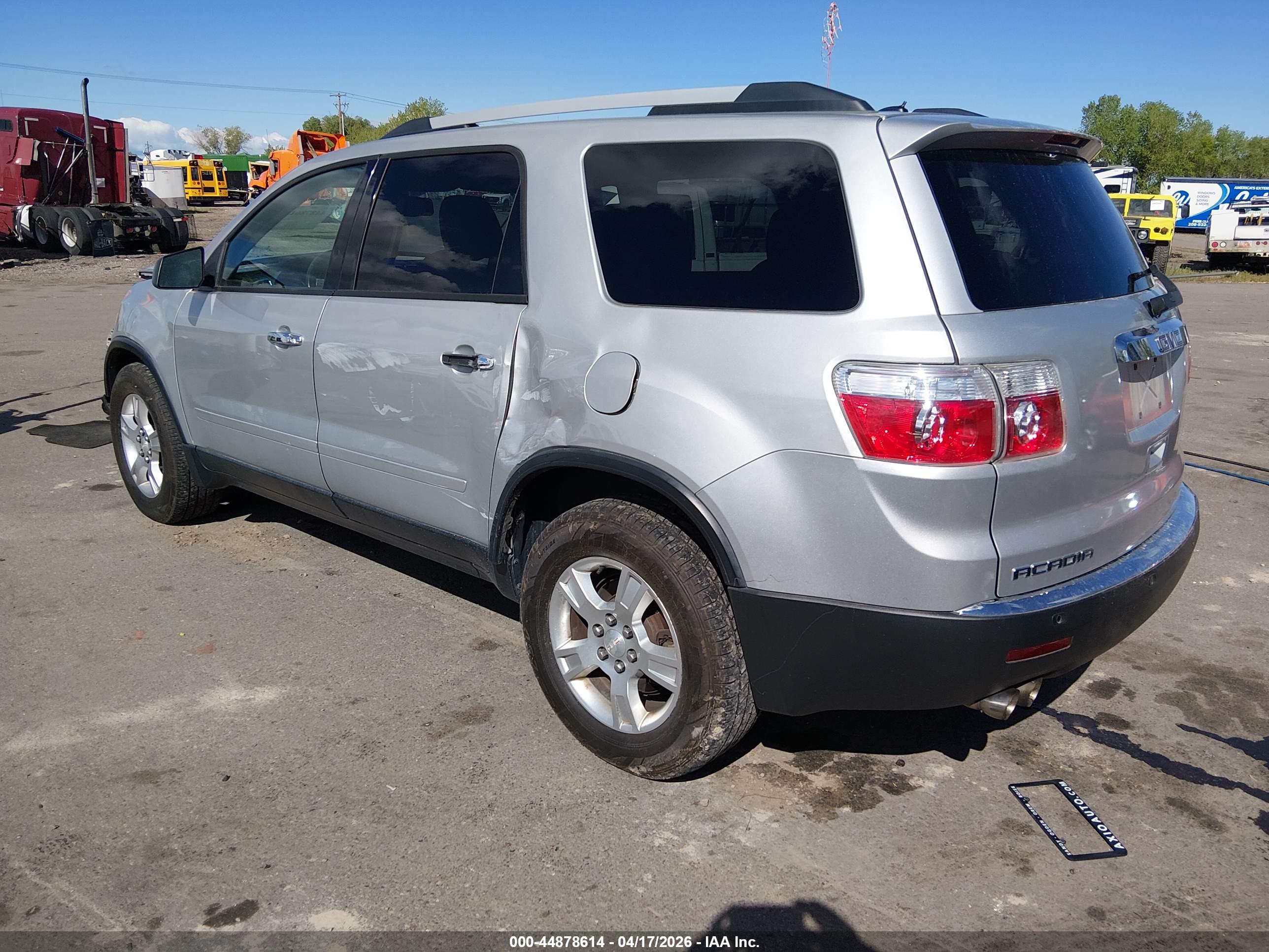 GMC ACADIA image 3