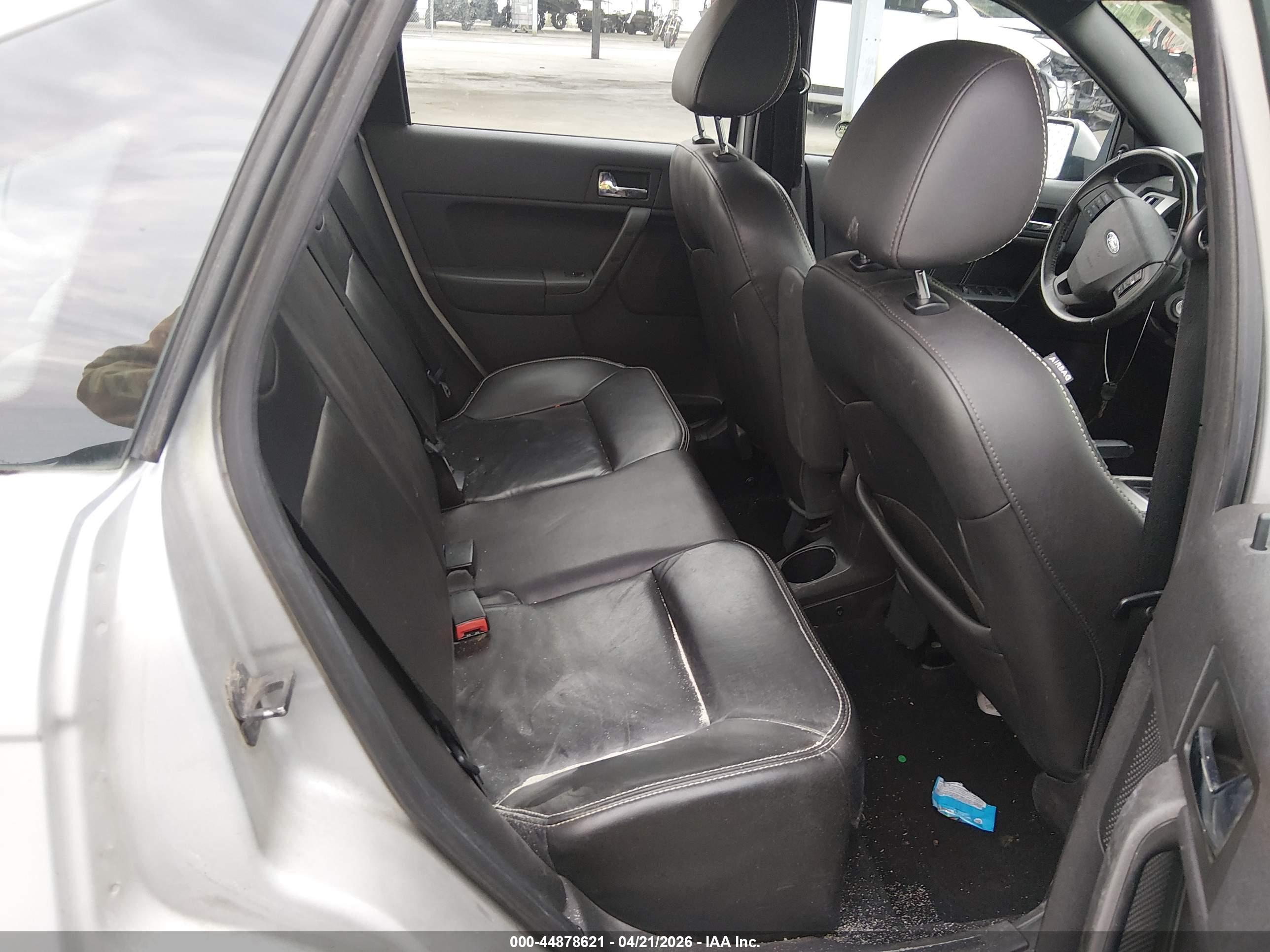 FORD FOCUS image 8