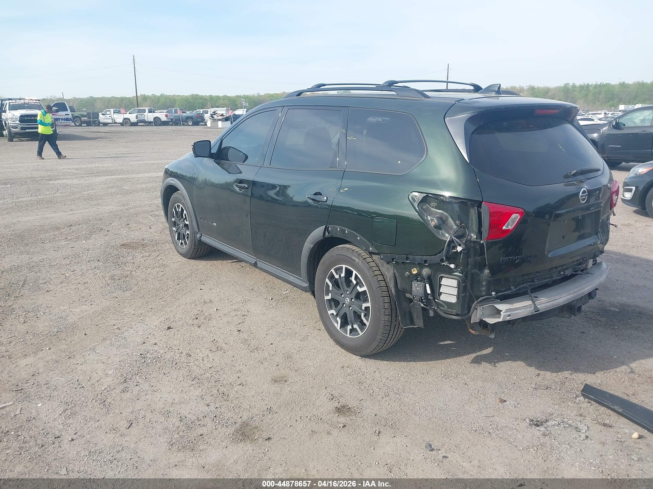 NISSAN PATHFINDER image 3