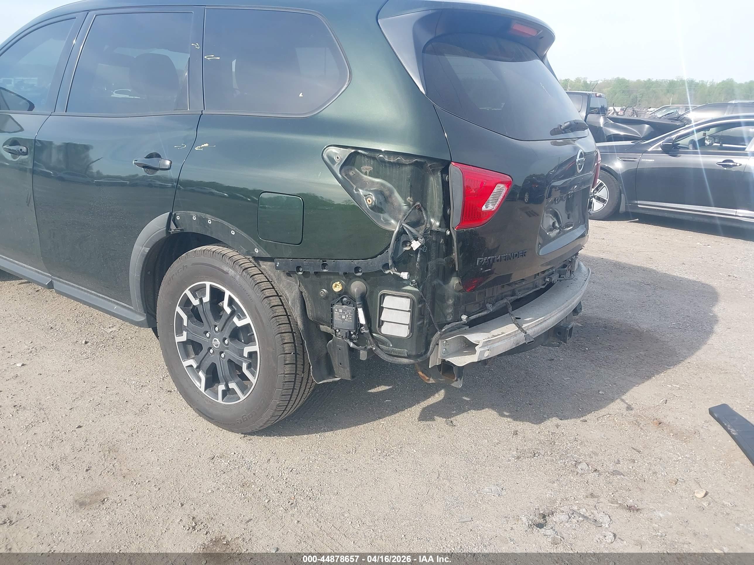 NISSAN PATHFINDER image 6