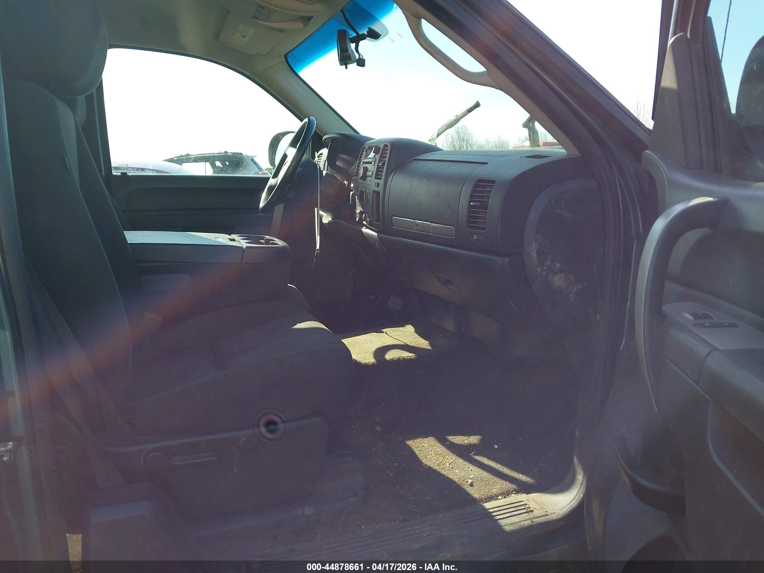 CHEVROLET SILVERADO image 5