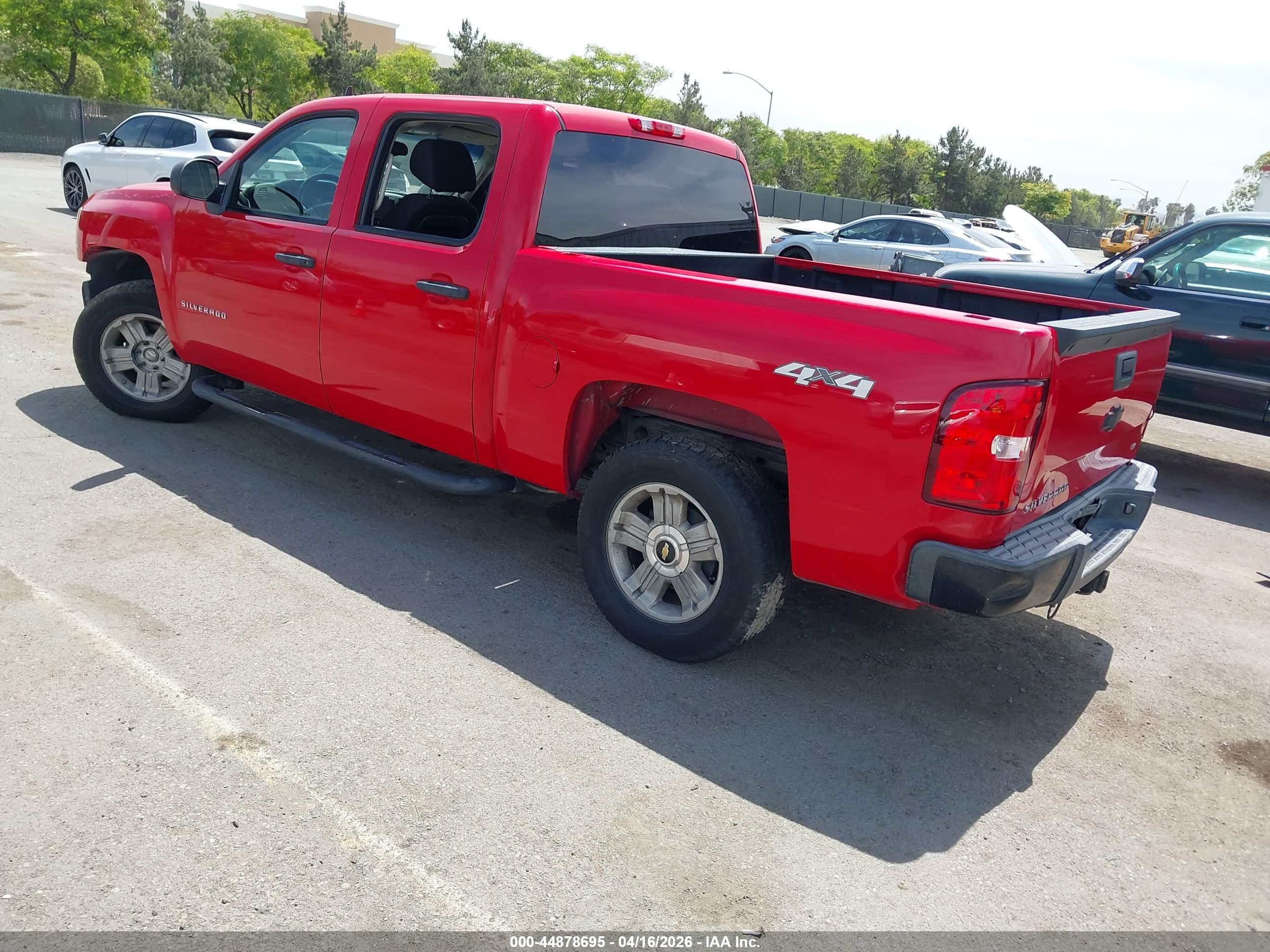 CHEVROLET SILVERADO image 3