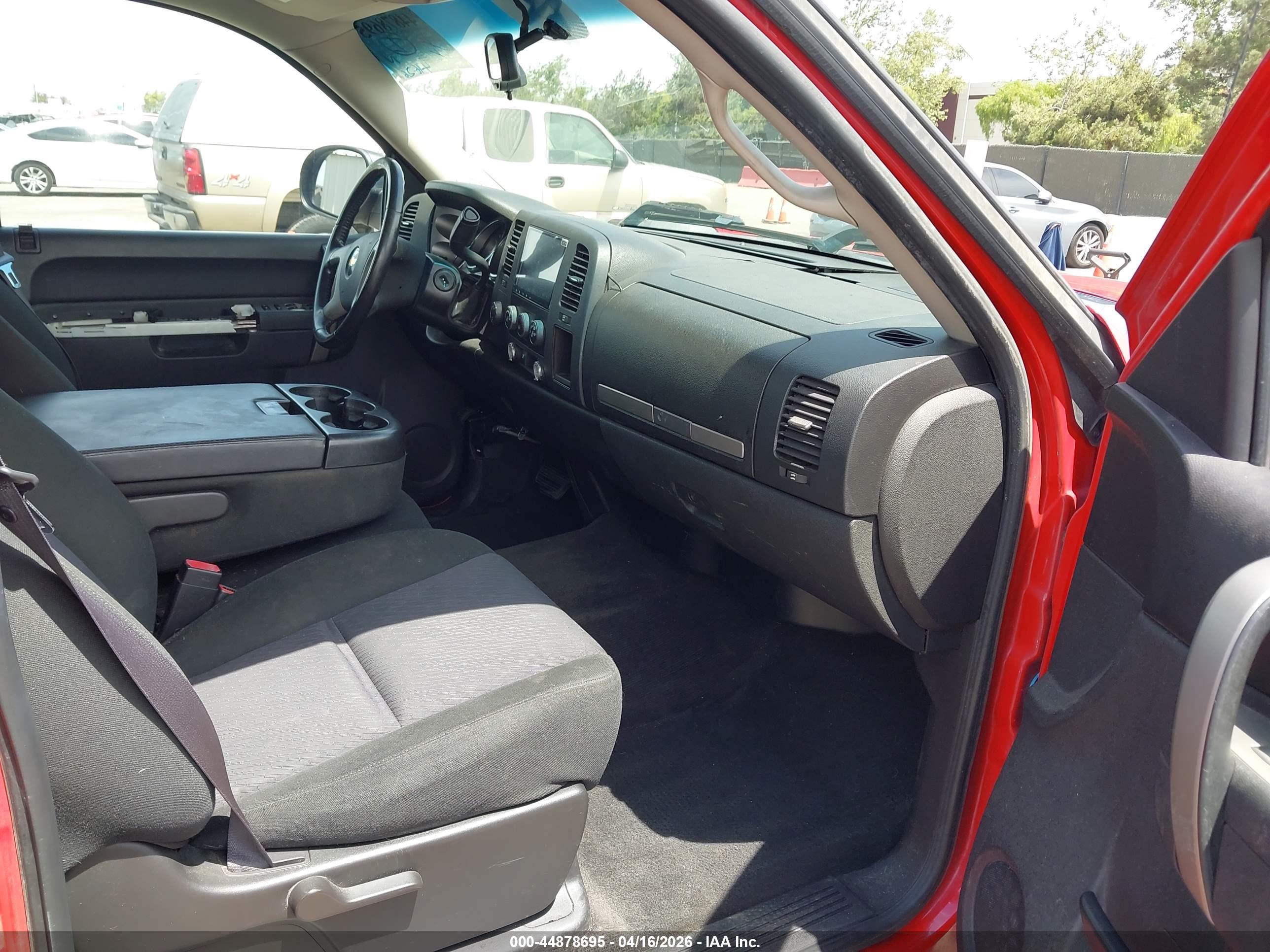 CHEVROLET SILVERADO image 5