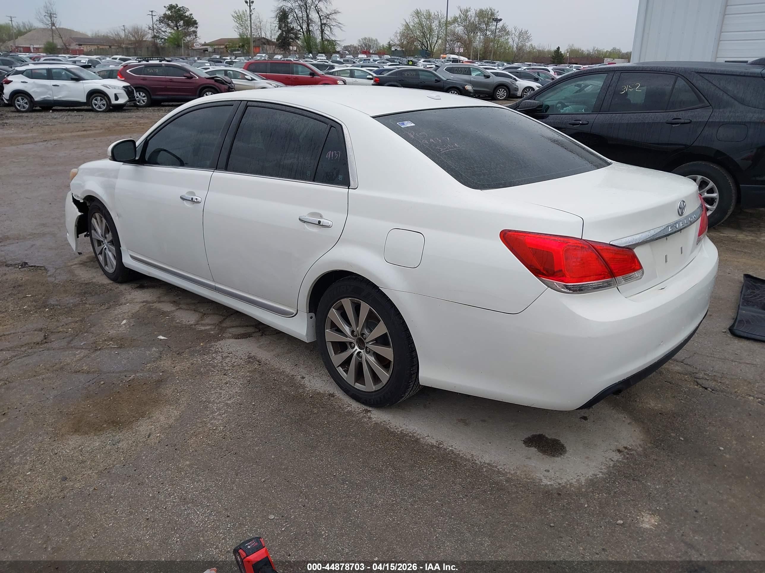 TOYOTA AVALON image 3