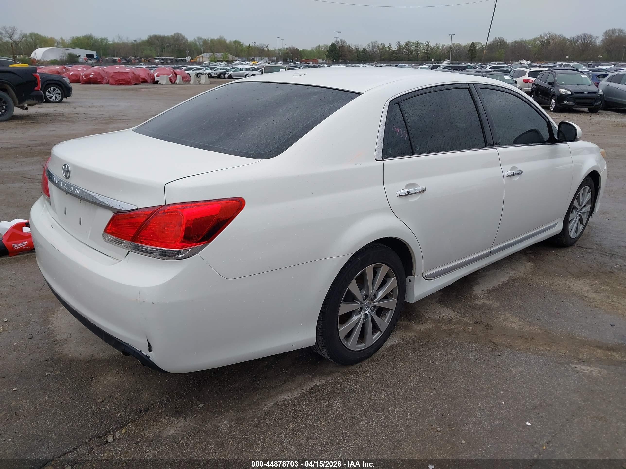 TOYOTA AVALON image 4