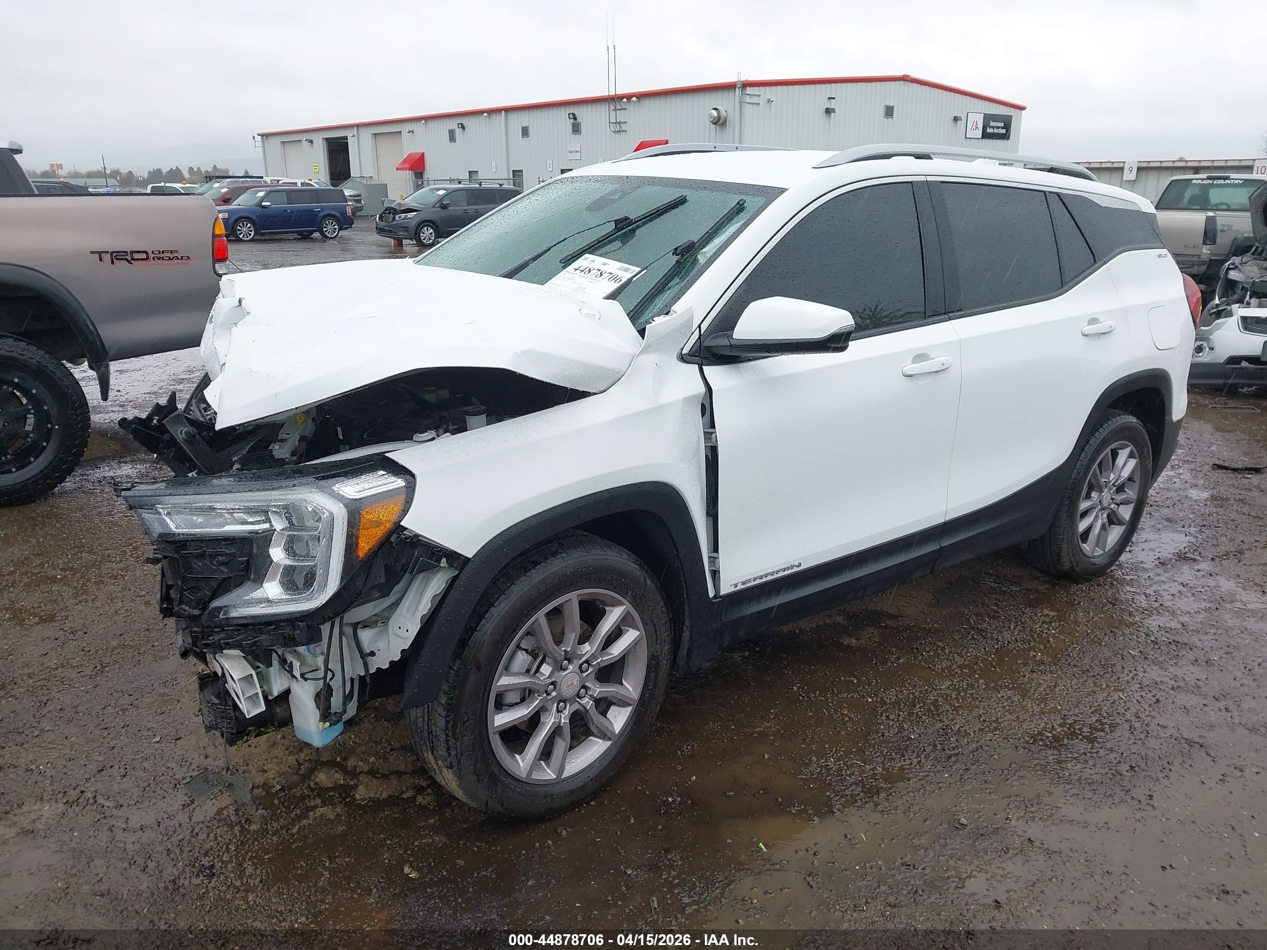 GMC TERRAIN image 2