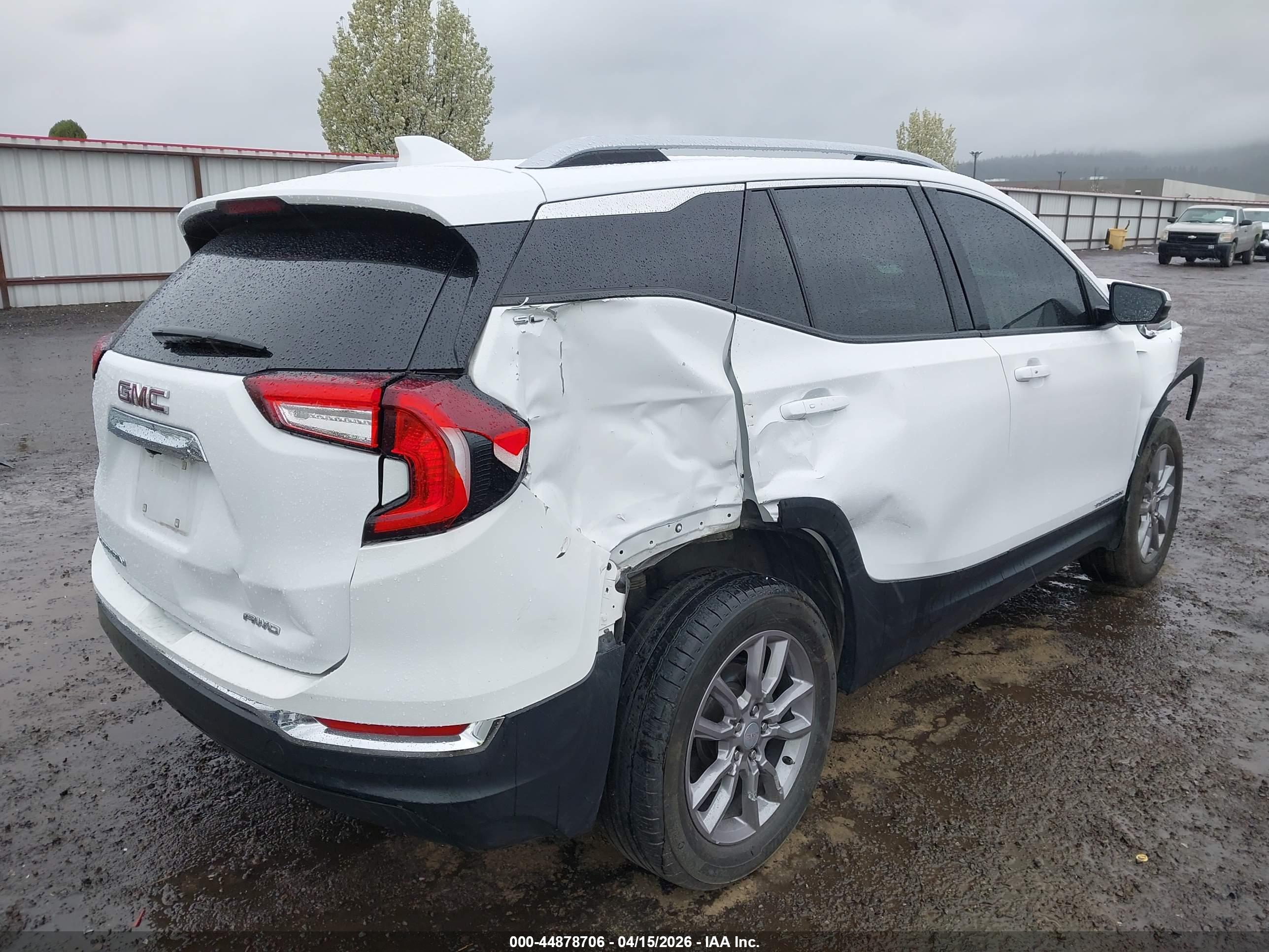 GMC TERRAIN image 4