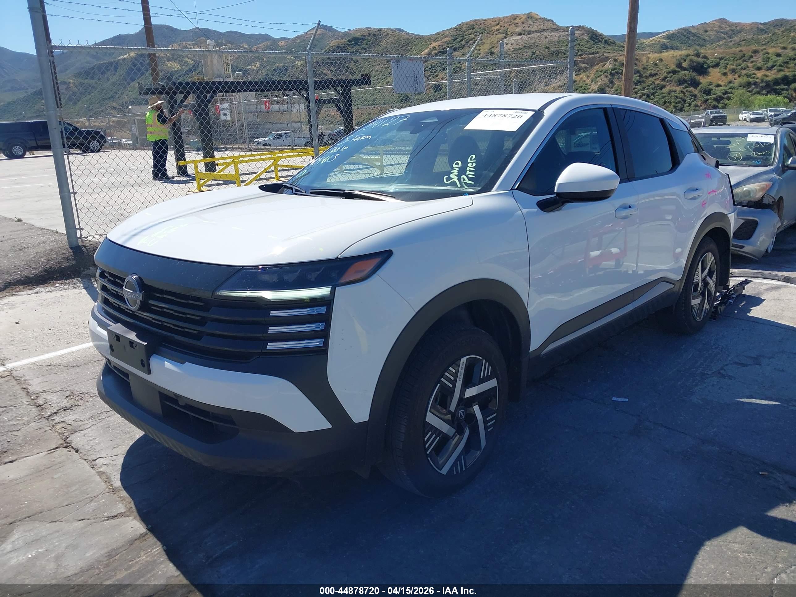 NISSAN KICKS image 2