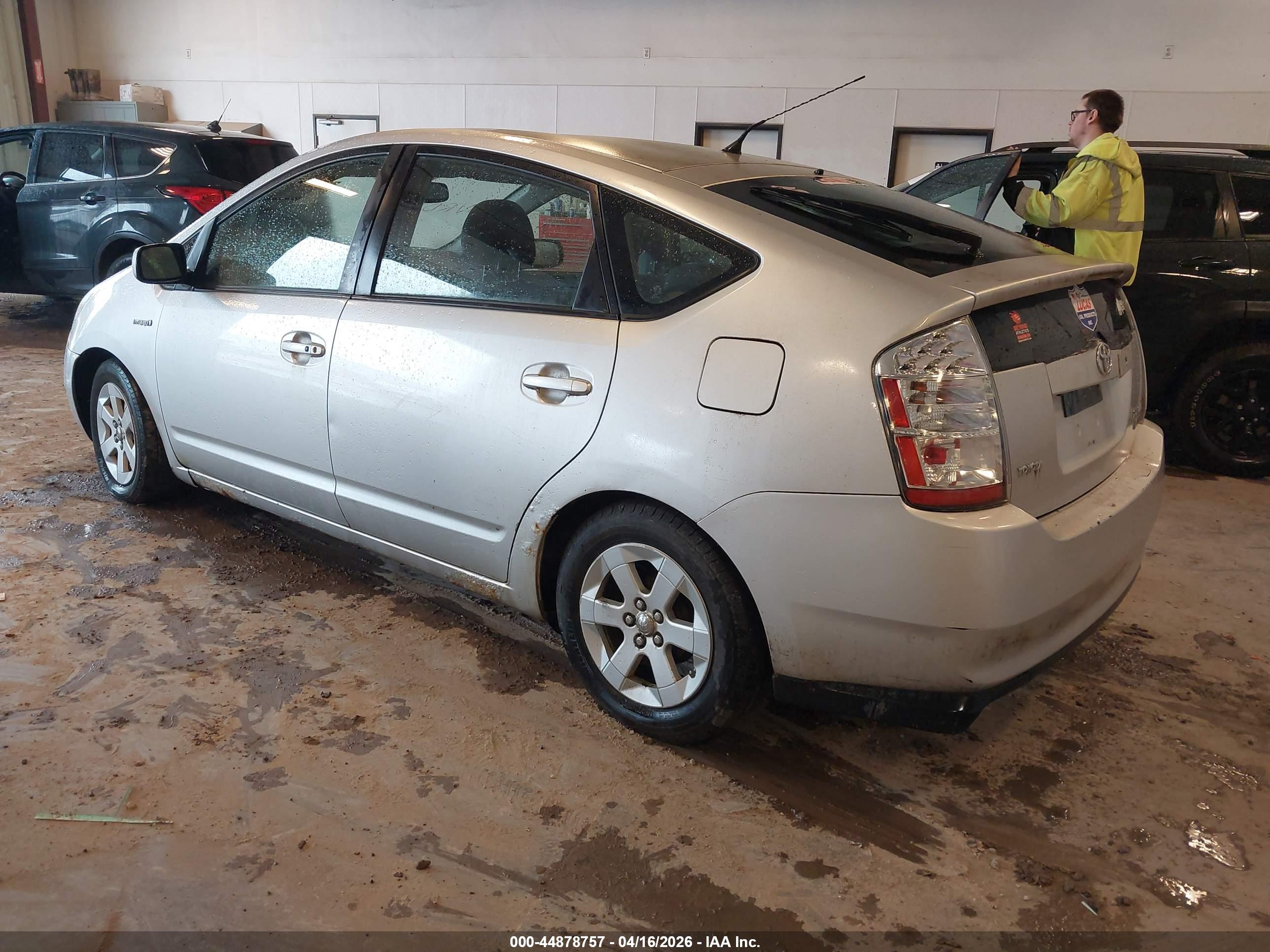 TOYOTA PRIUS image 3