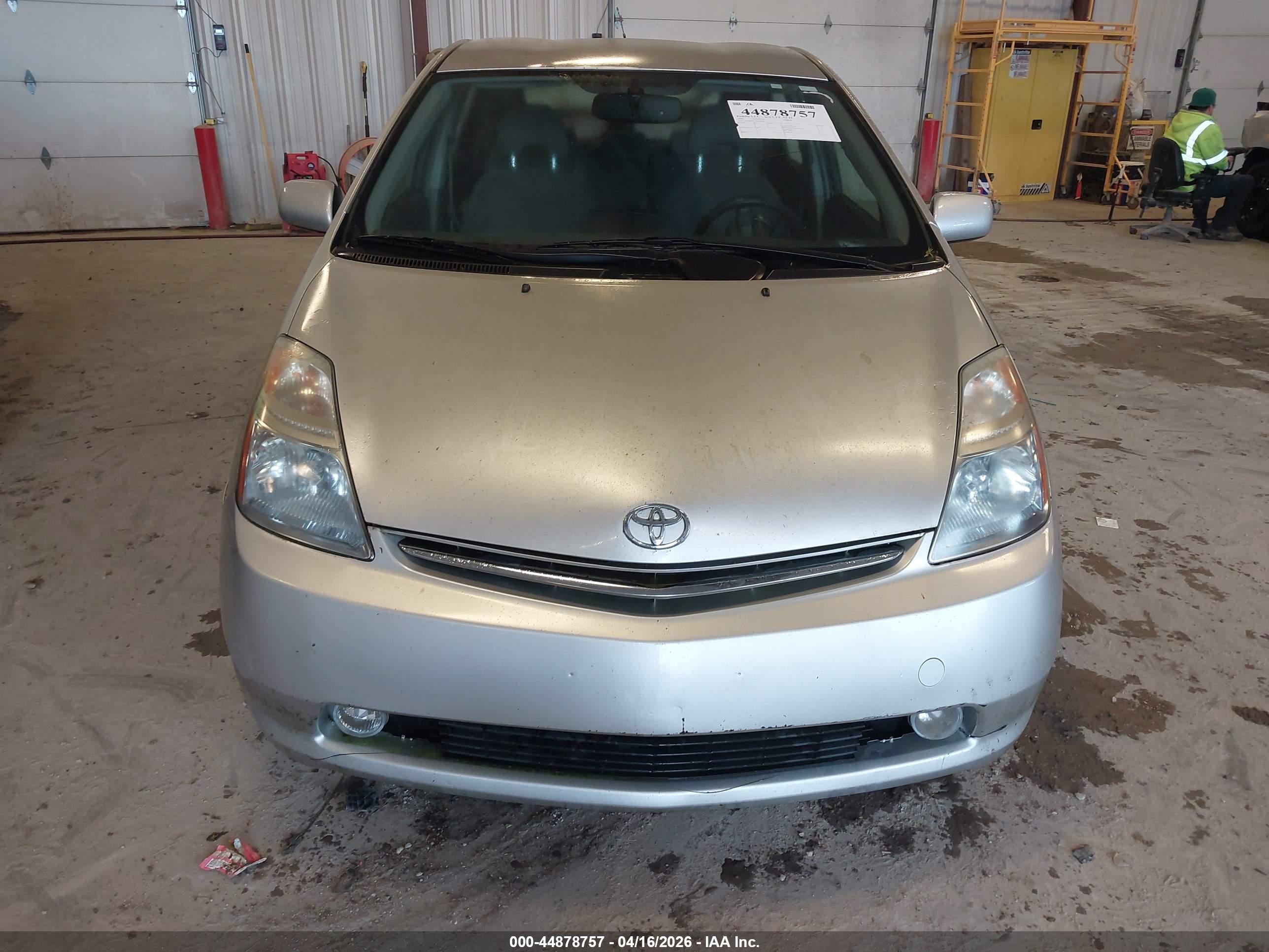TOYOTA PRIUS image 6