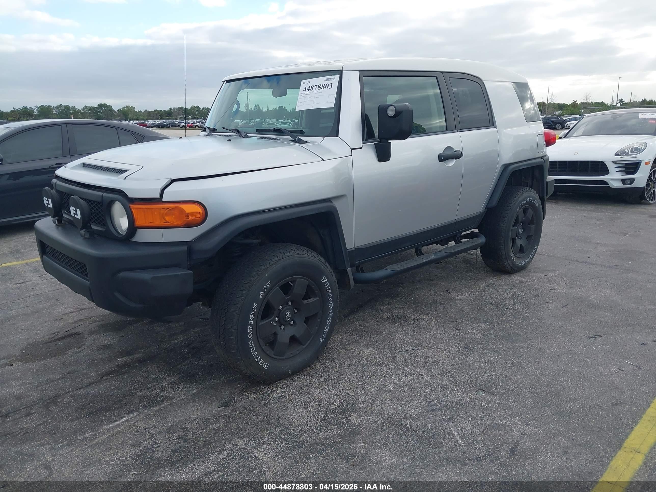 TOYOTA FJ image 2