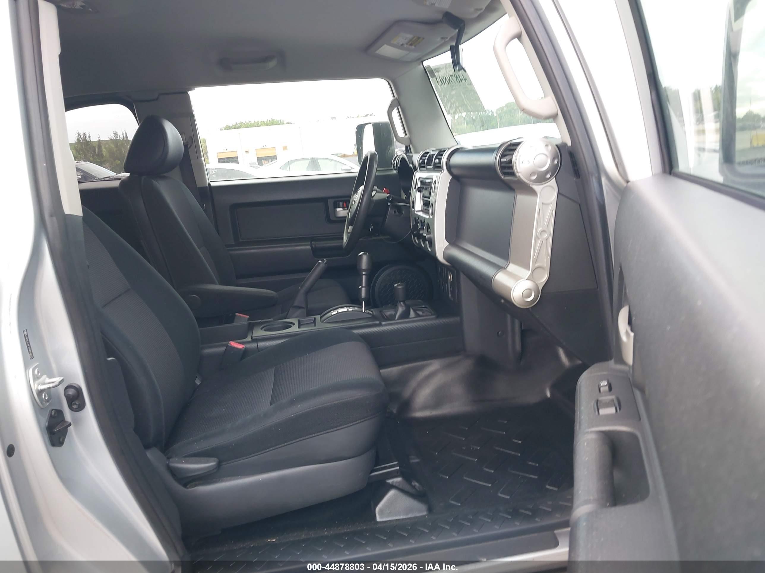 TOYOTA FJ image 5