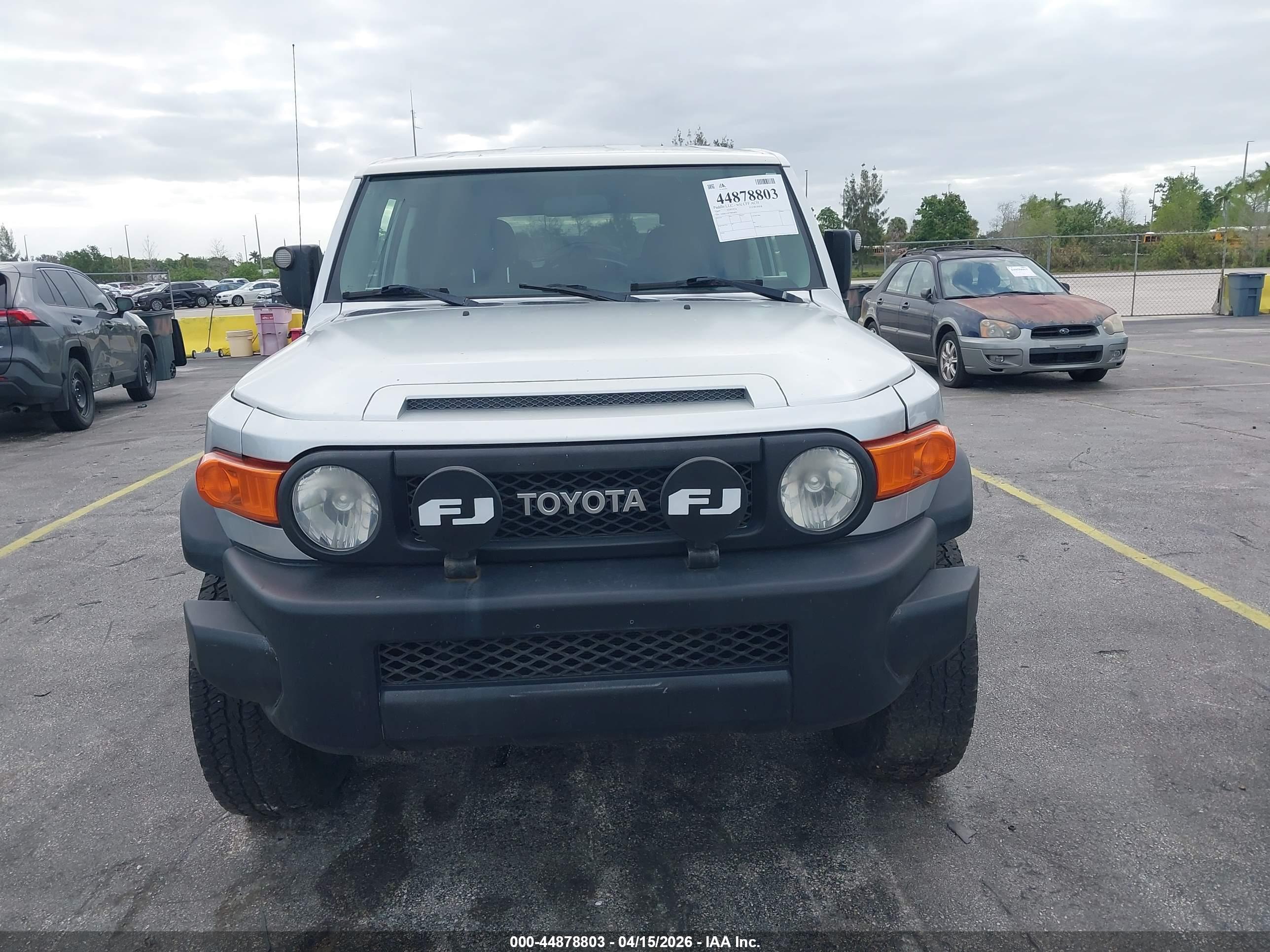 TOYOTA FJ image 6