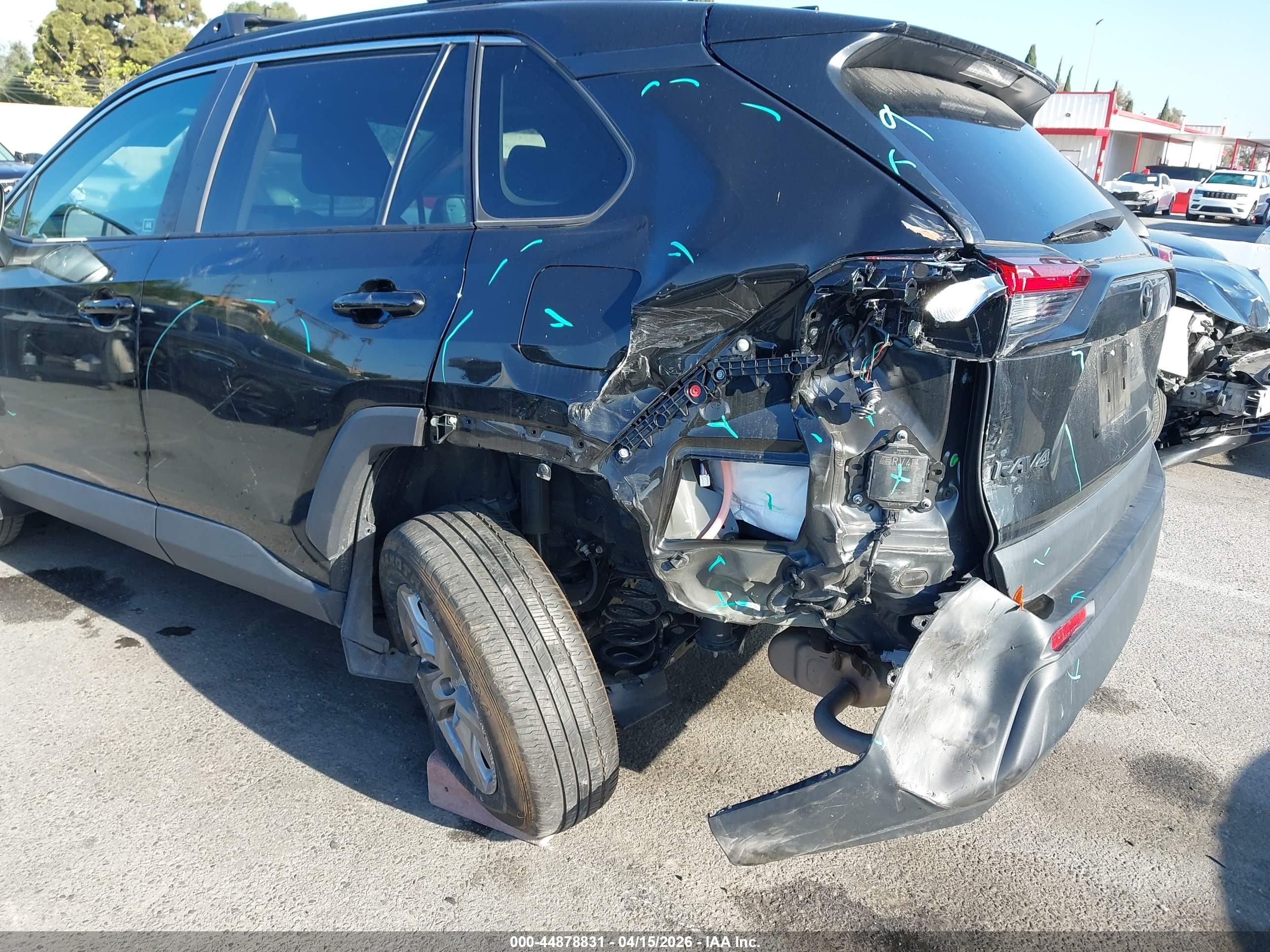 TOYOTA RAV4 image 6