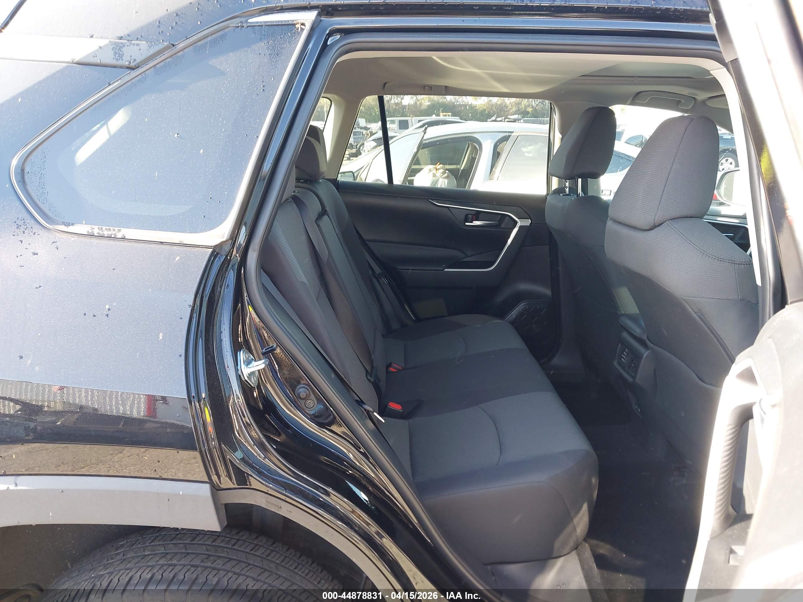 TOYOTA RAV4 image 8