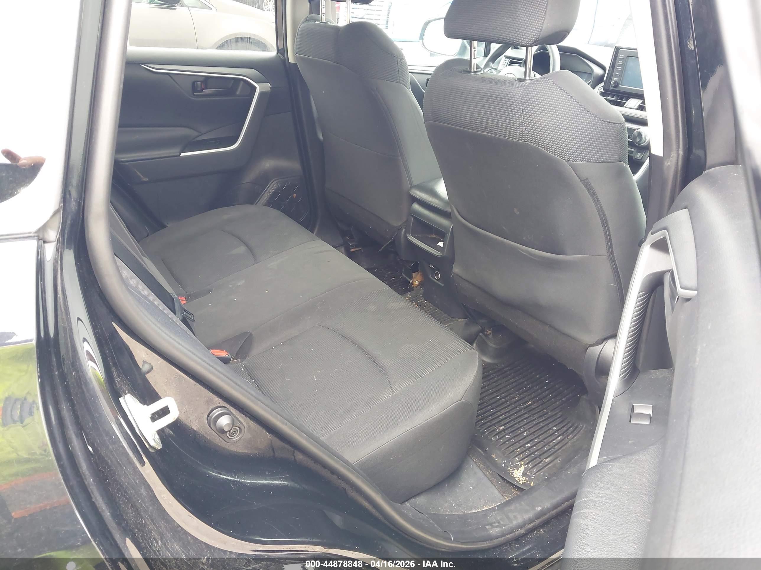 TOYOTA RAV4 image 8