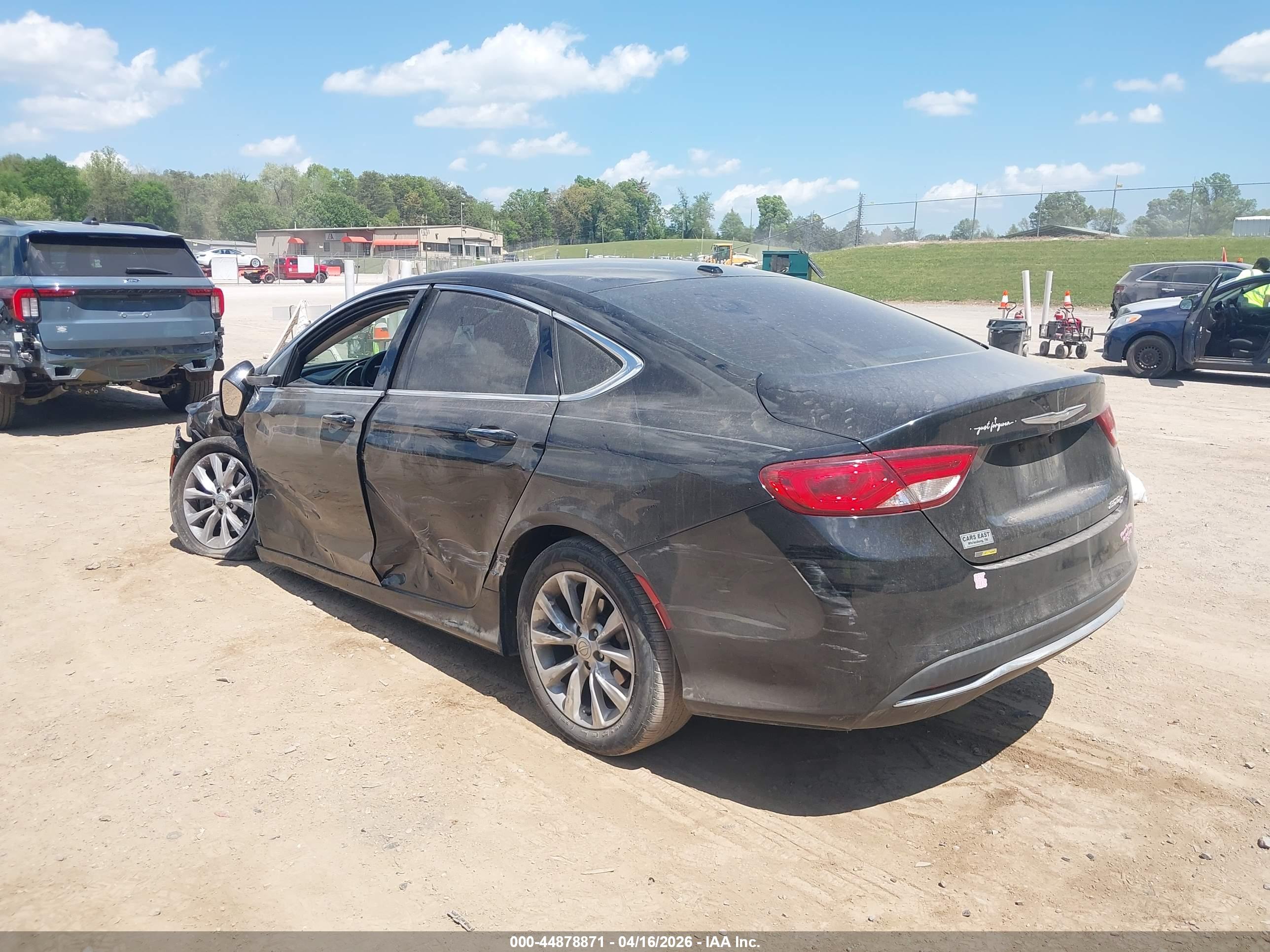 CHRYSLER 200 image 3