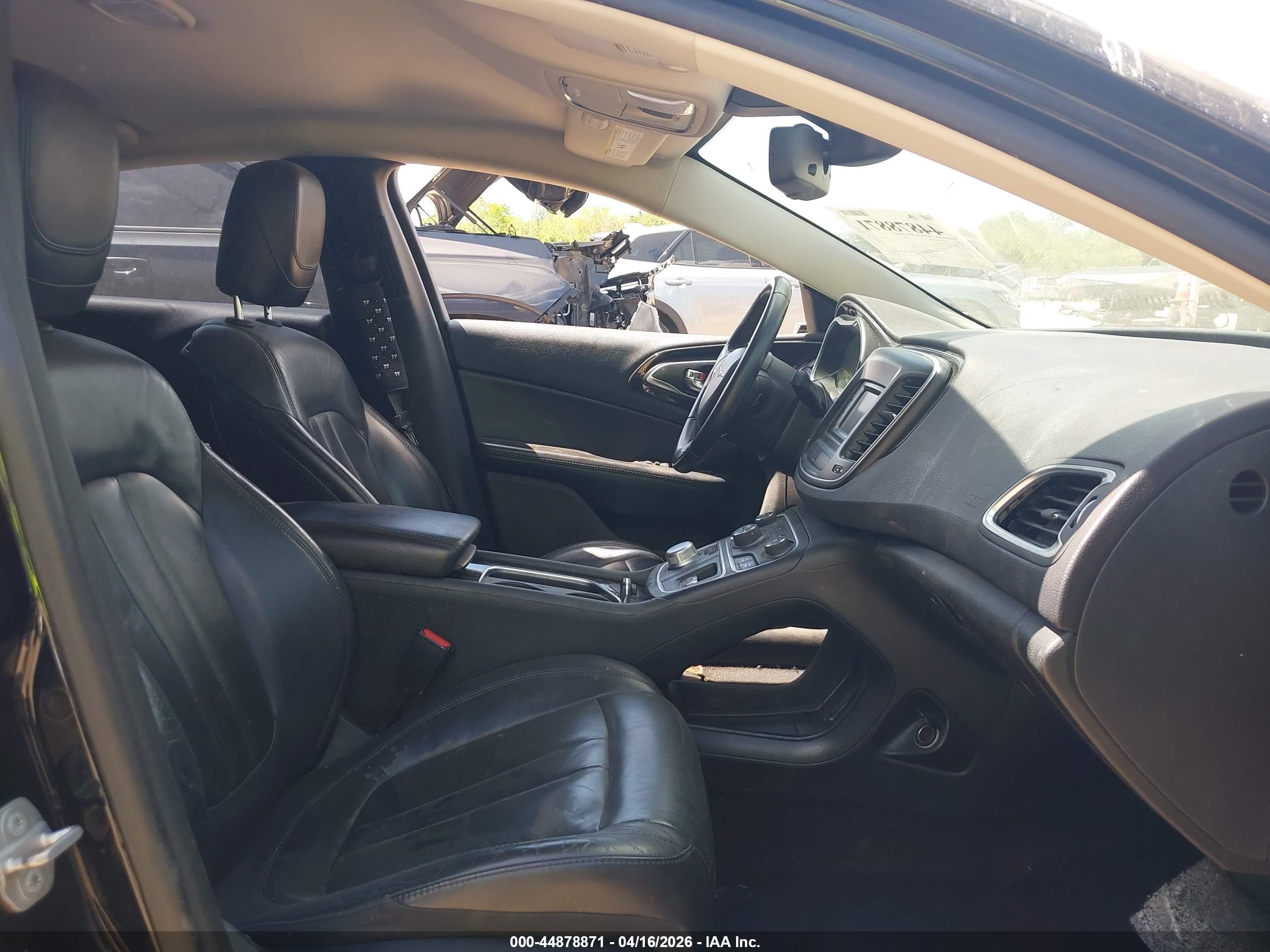 CHRYSLER 200 image 5