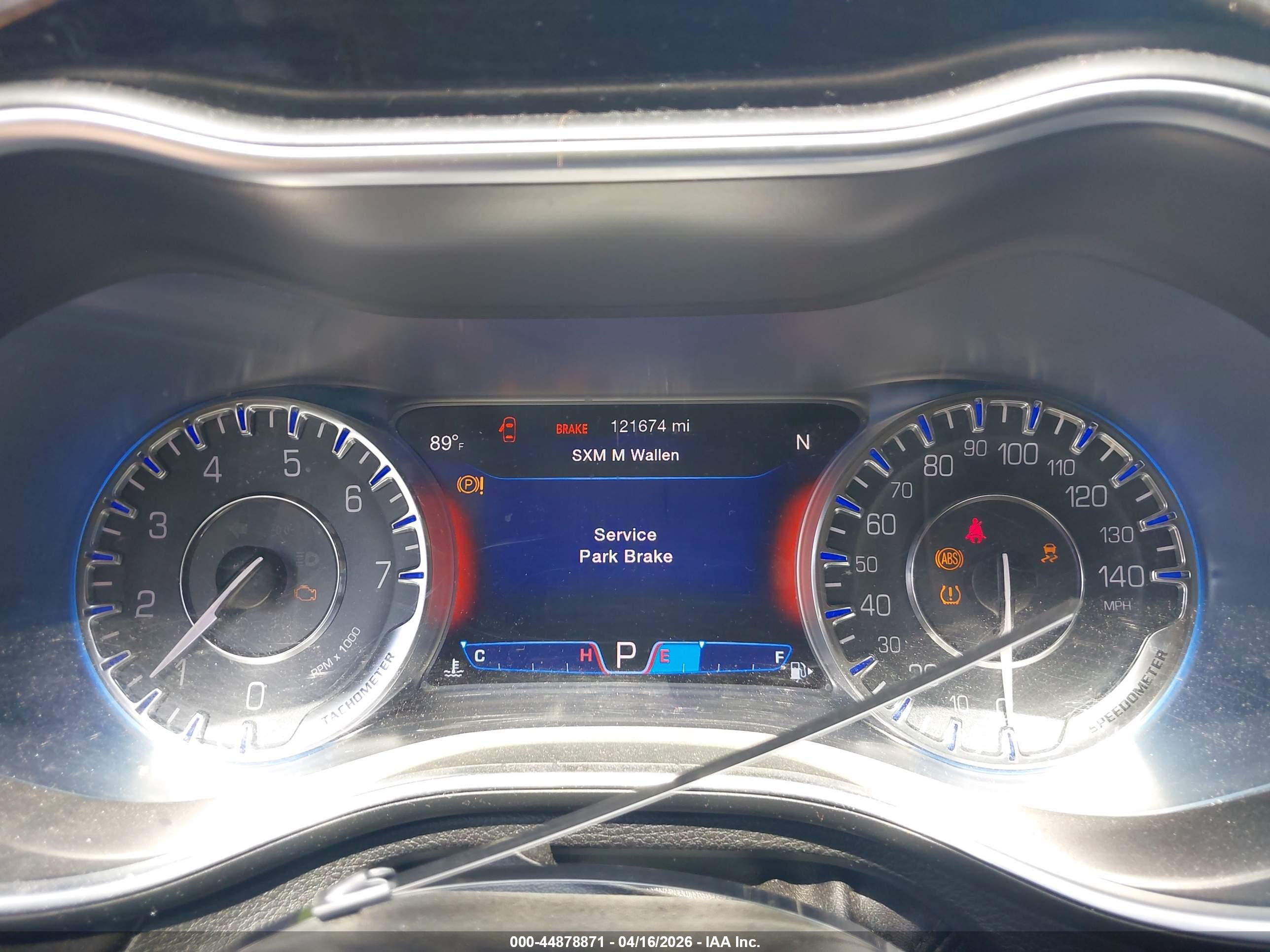 CHRYSLER 200 image 7