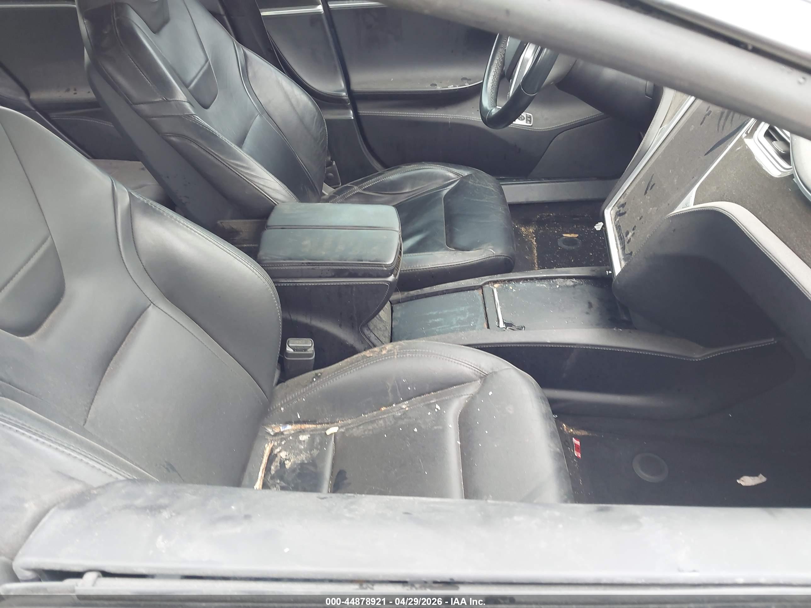 TESLA MODEL image 5