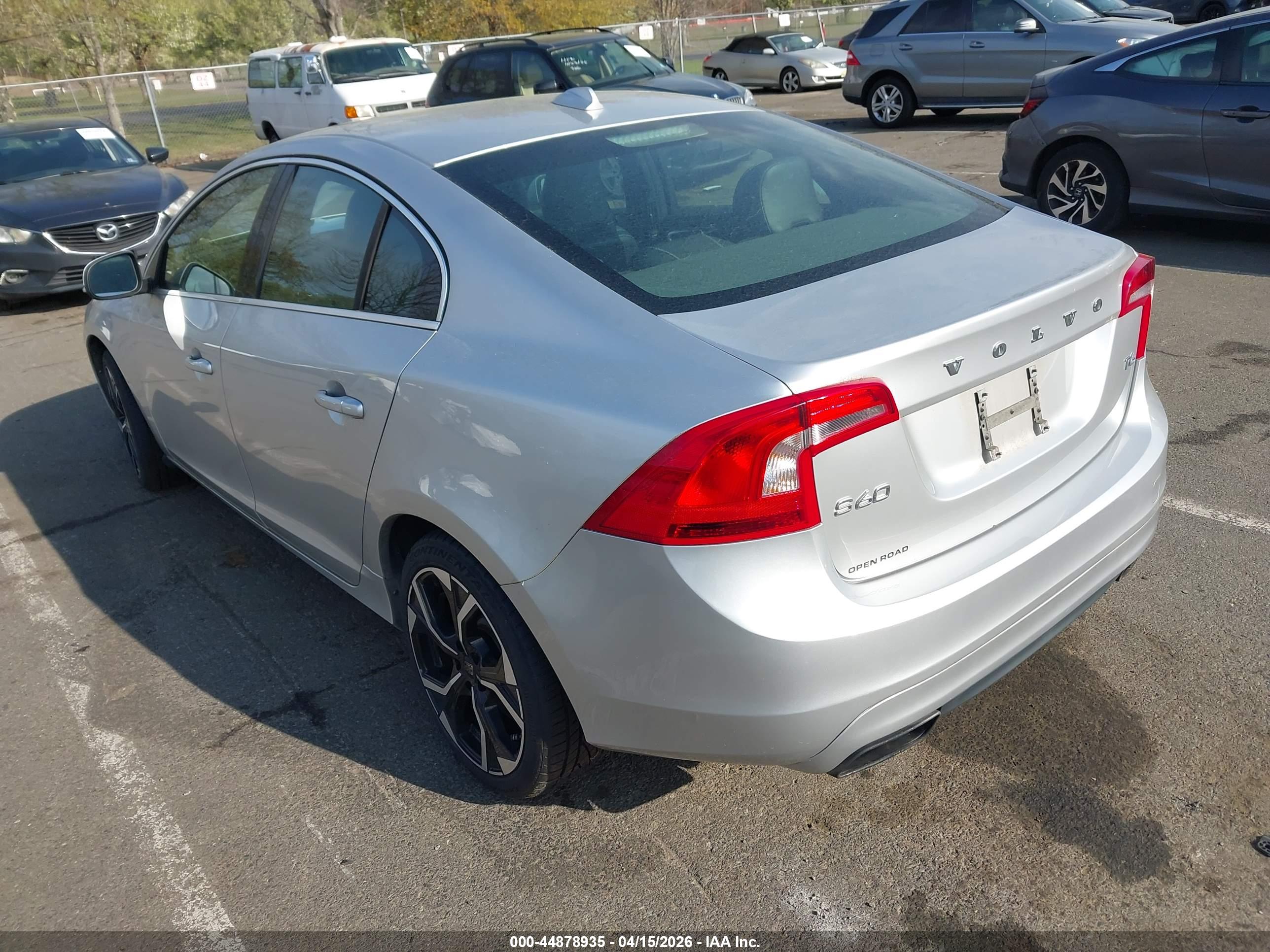 VOLVO S60 image 3