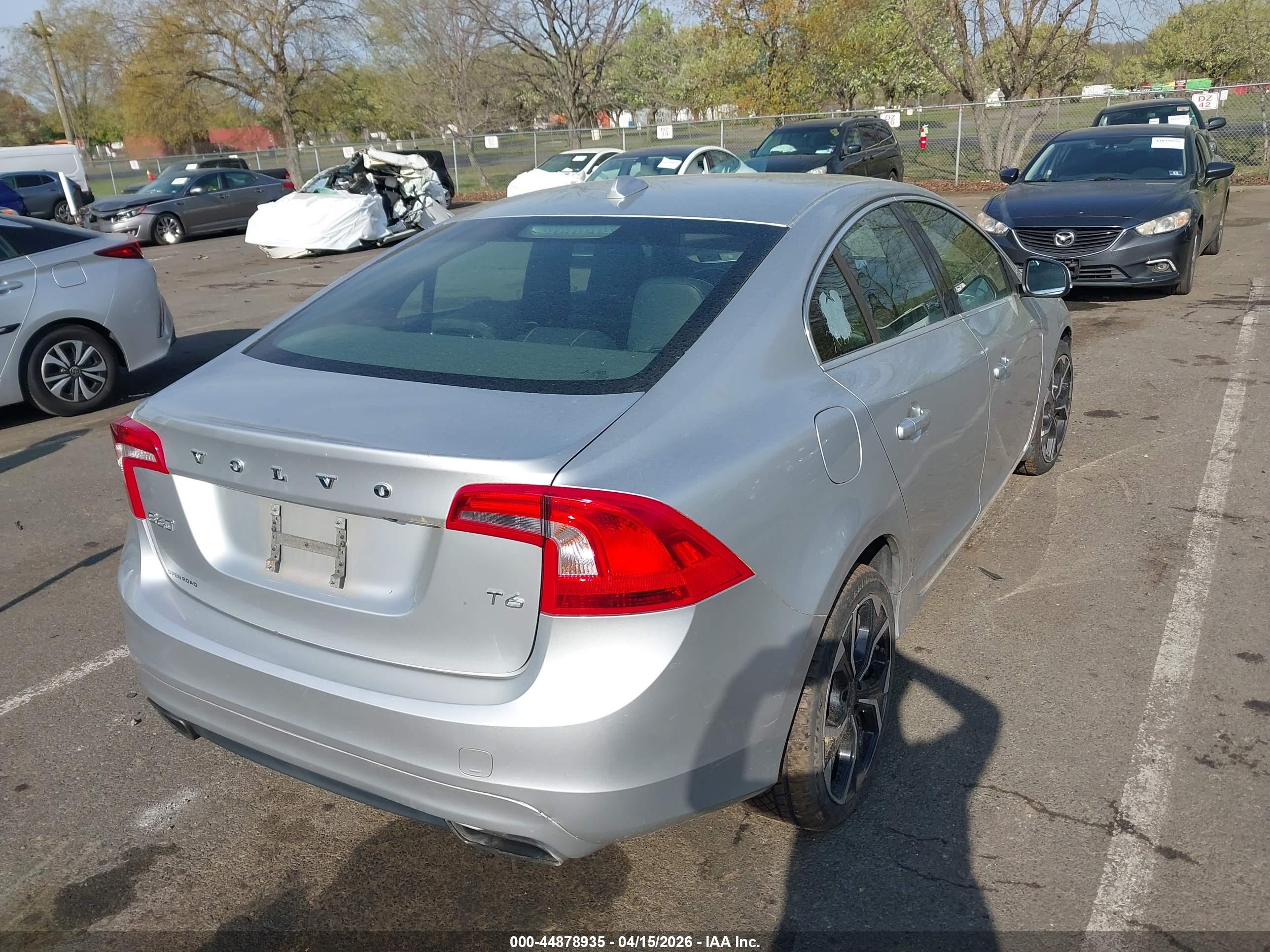 VOLVO S60 image 4