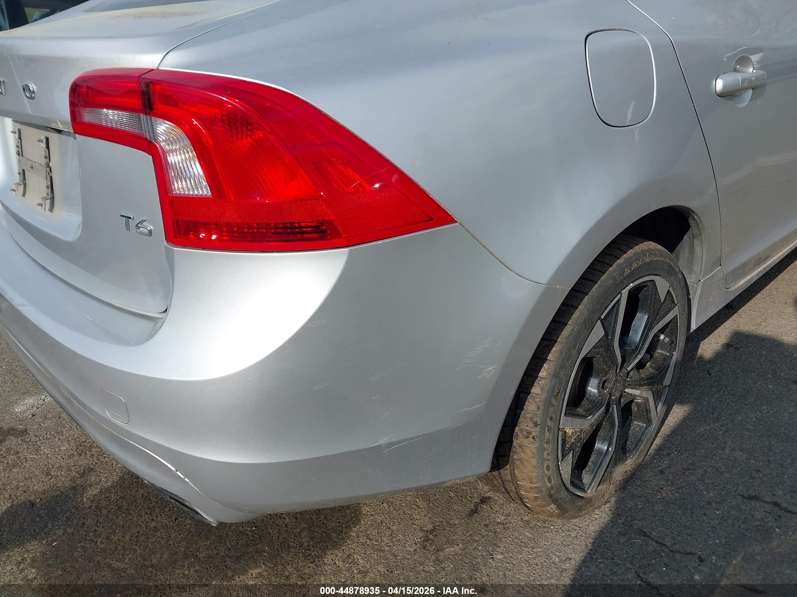 VOLVO S60 image 6