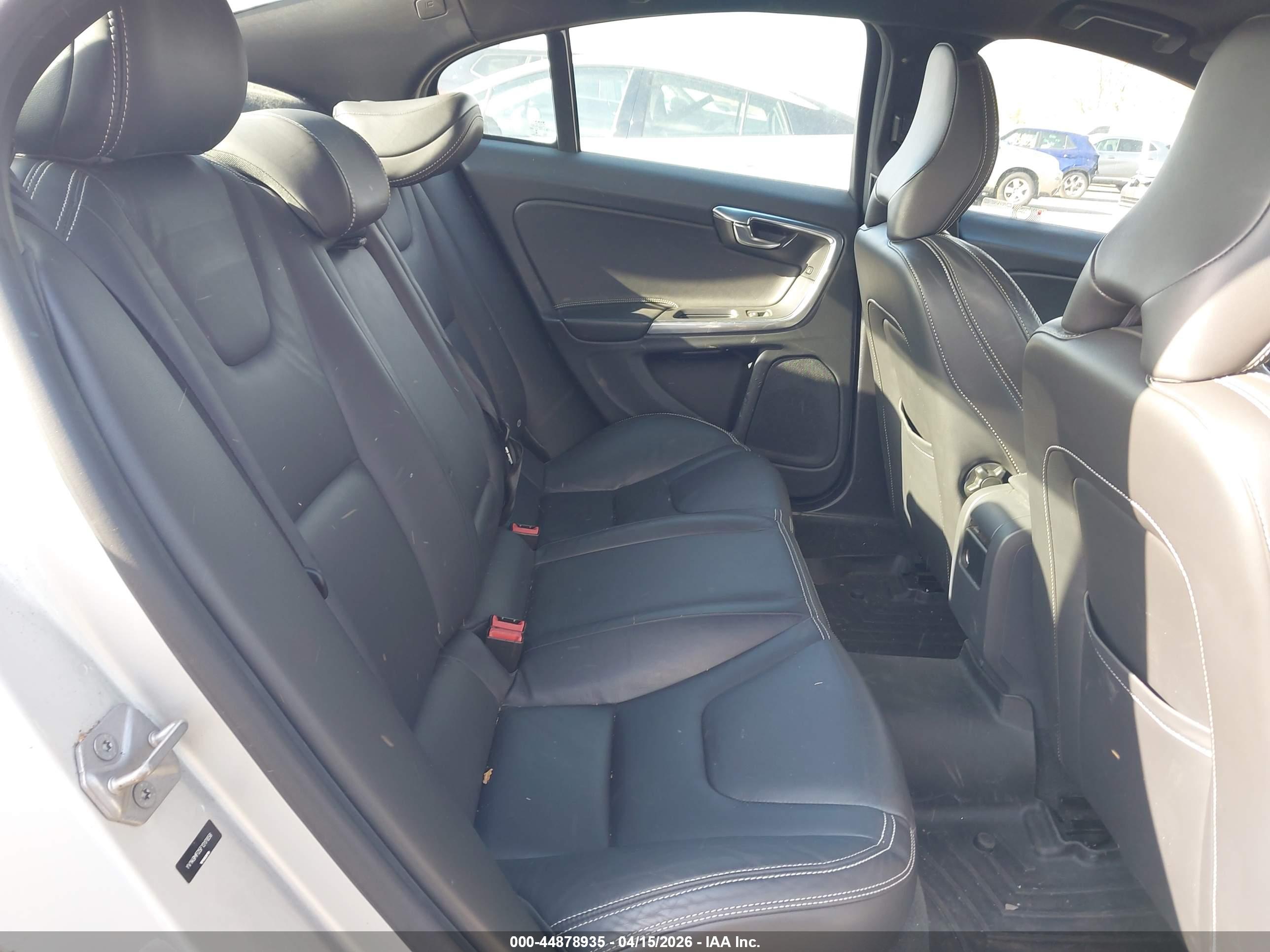 VOLVO S60 image 8