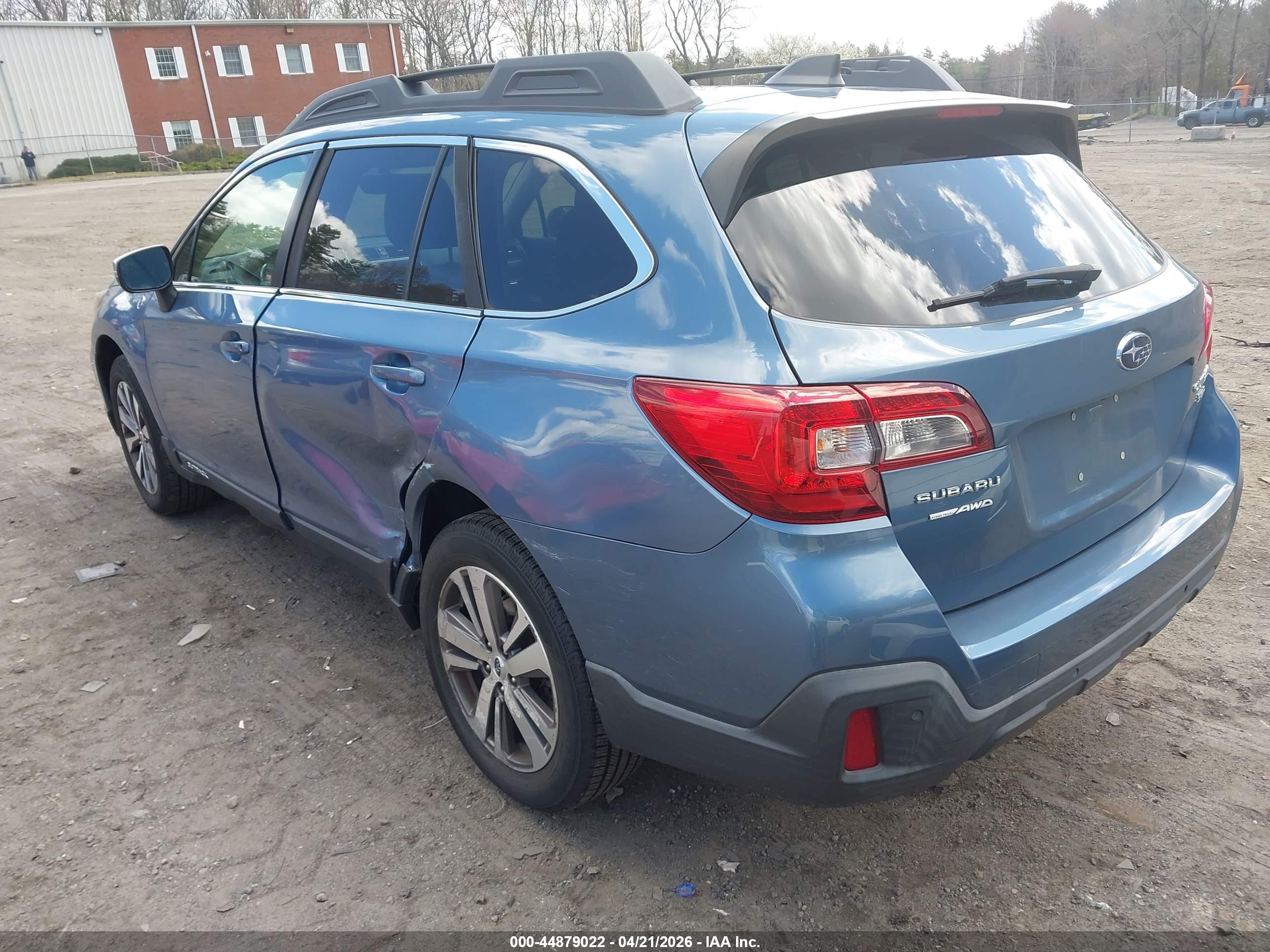 SUBARU OUTBACK image 3