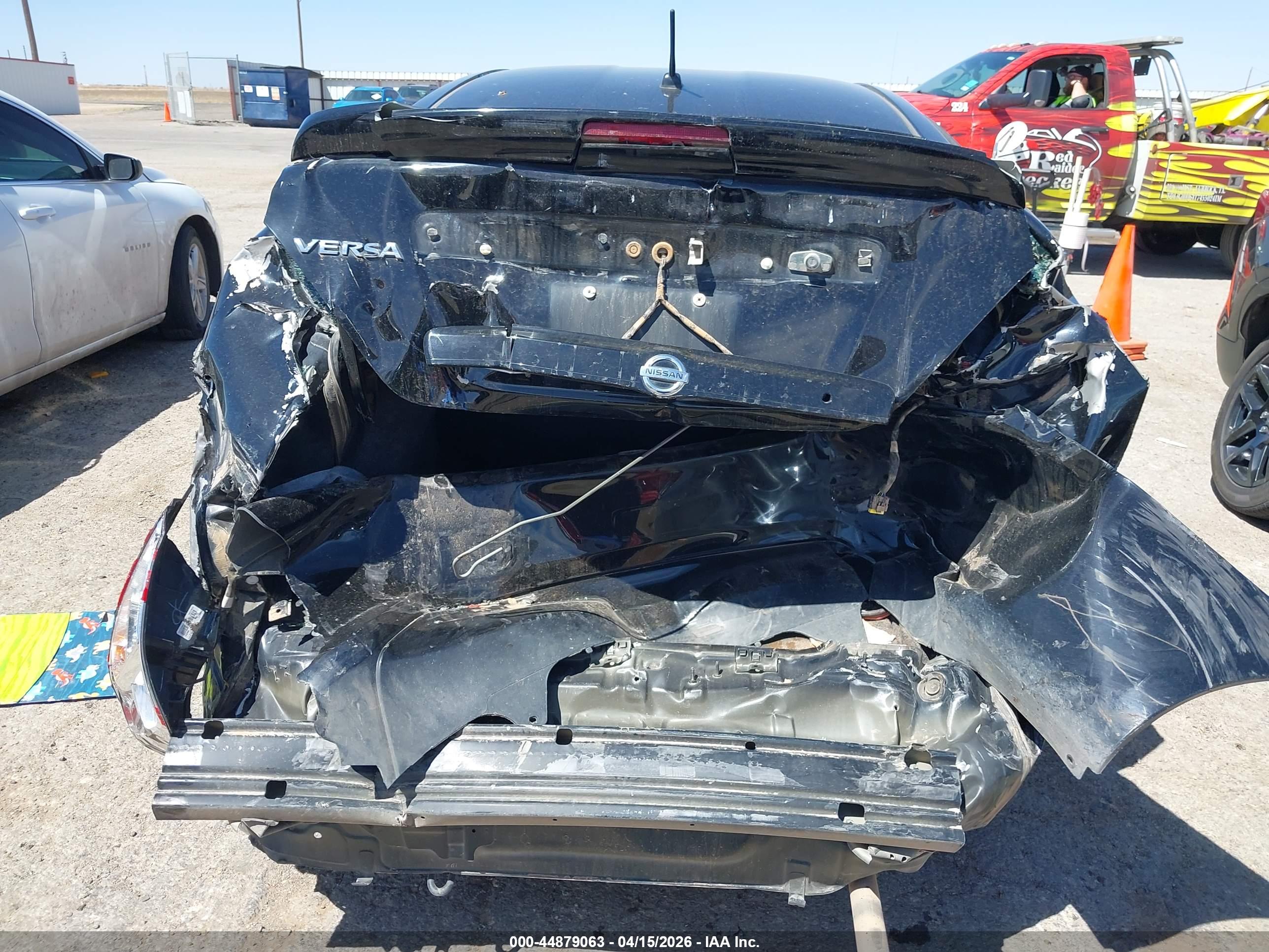 NISSAN VERSA image 6