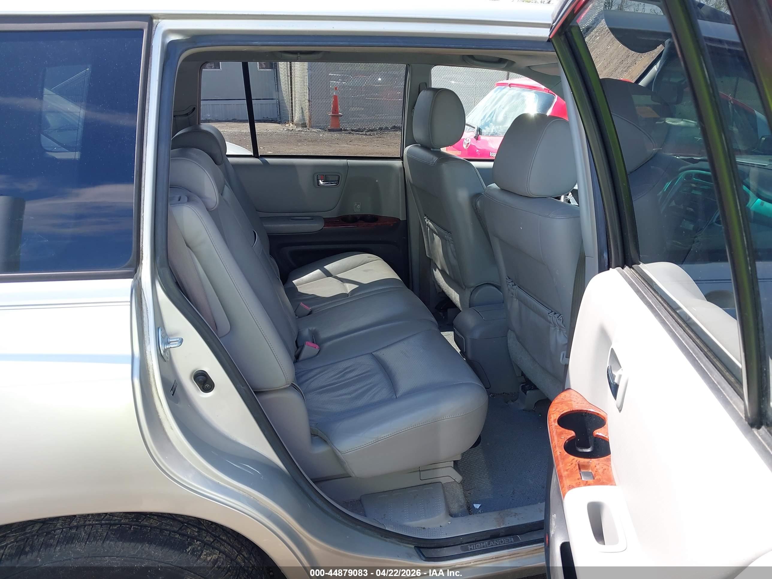 TOYOTA HIGHLANDER image 8