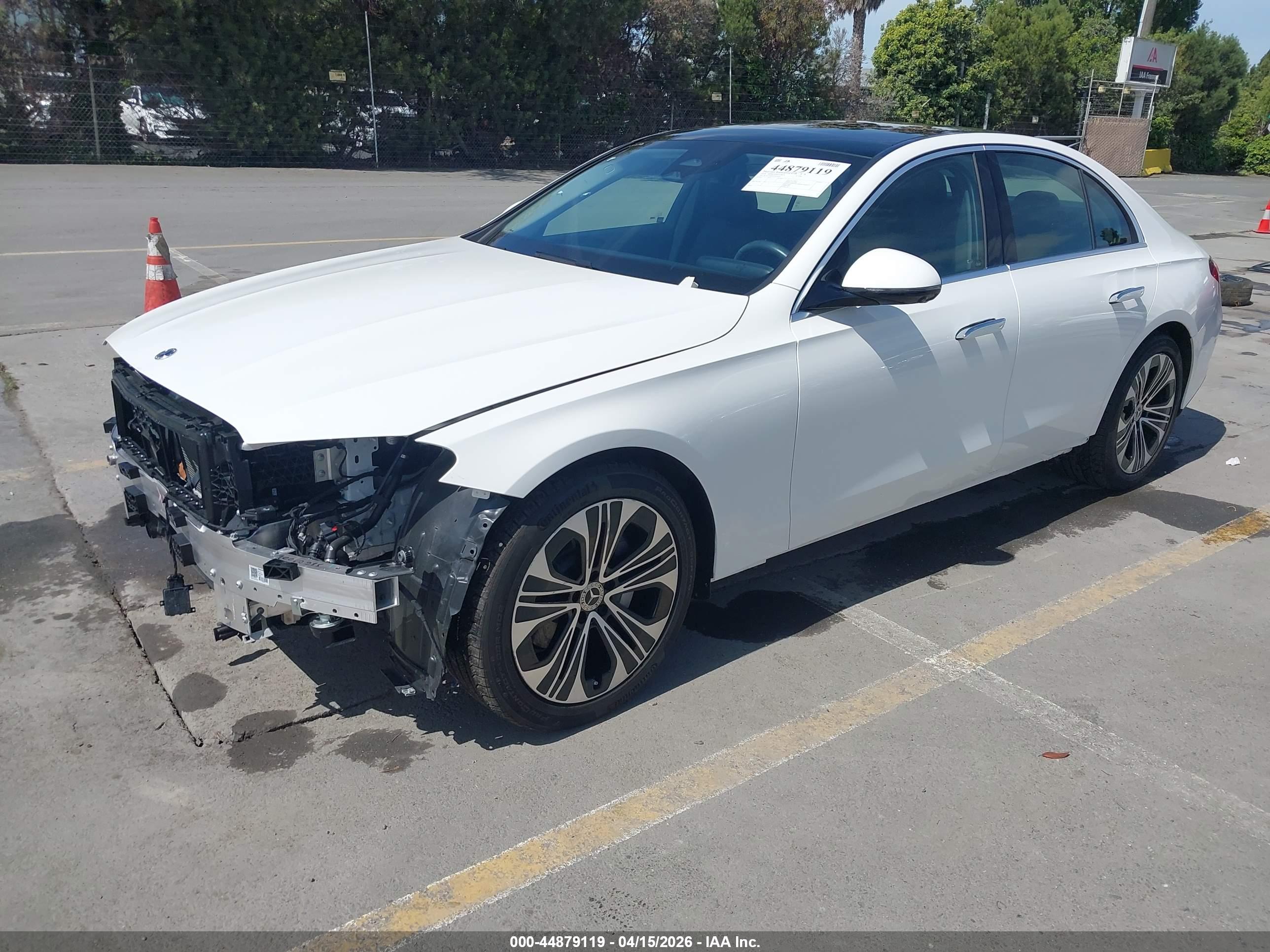 MERCEDES-BENZ E image 2