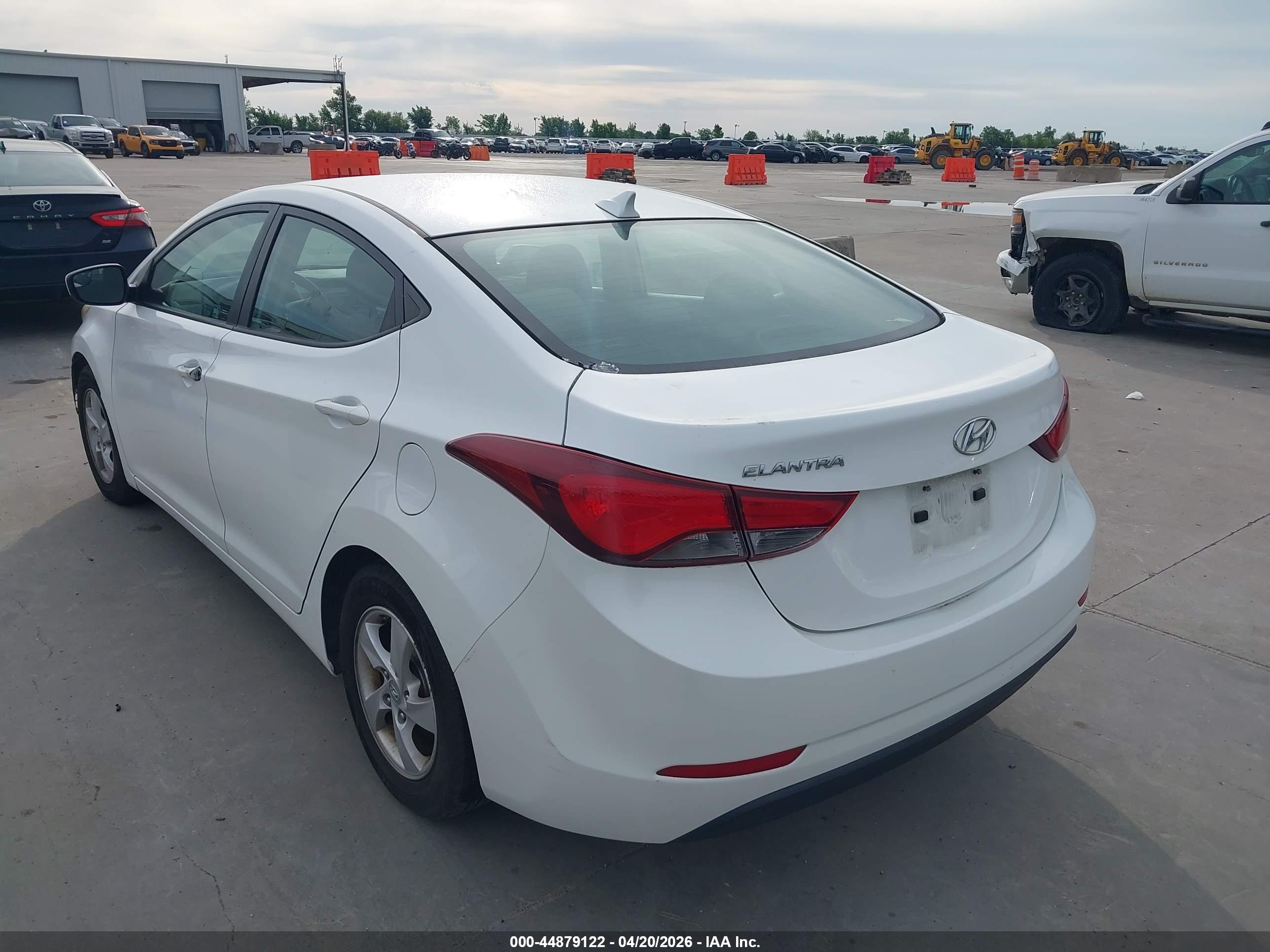 HYUNDAI ELANTRA image 3