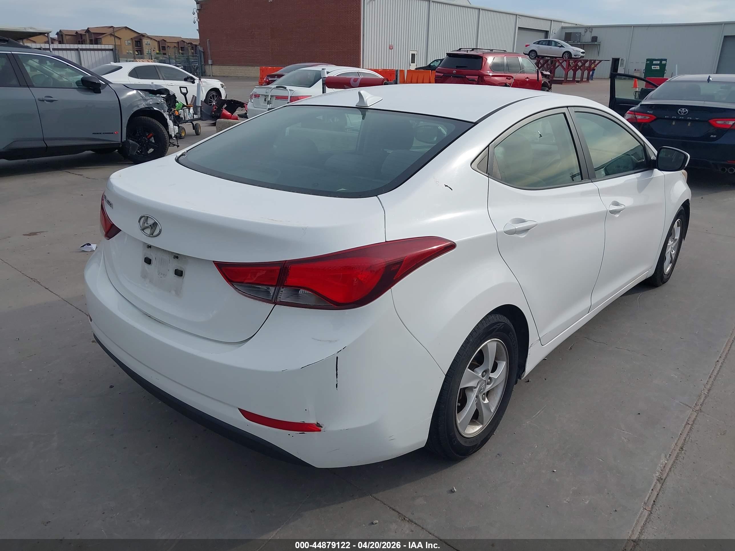HYUNDAI ELANTRA image 4