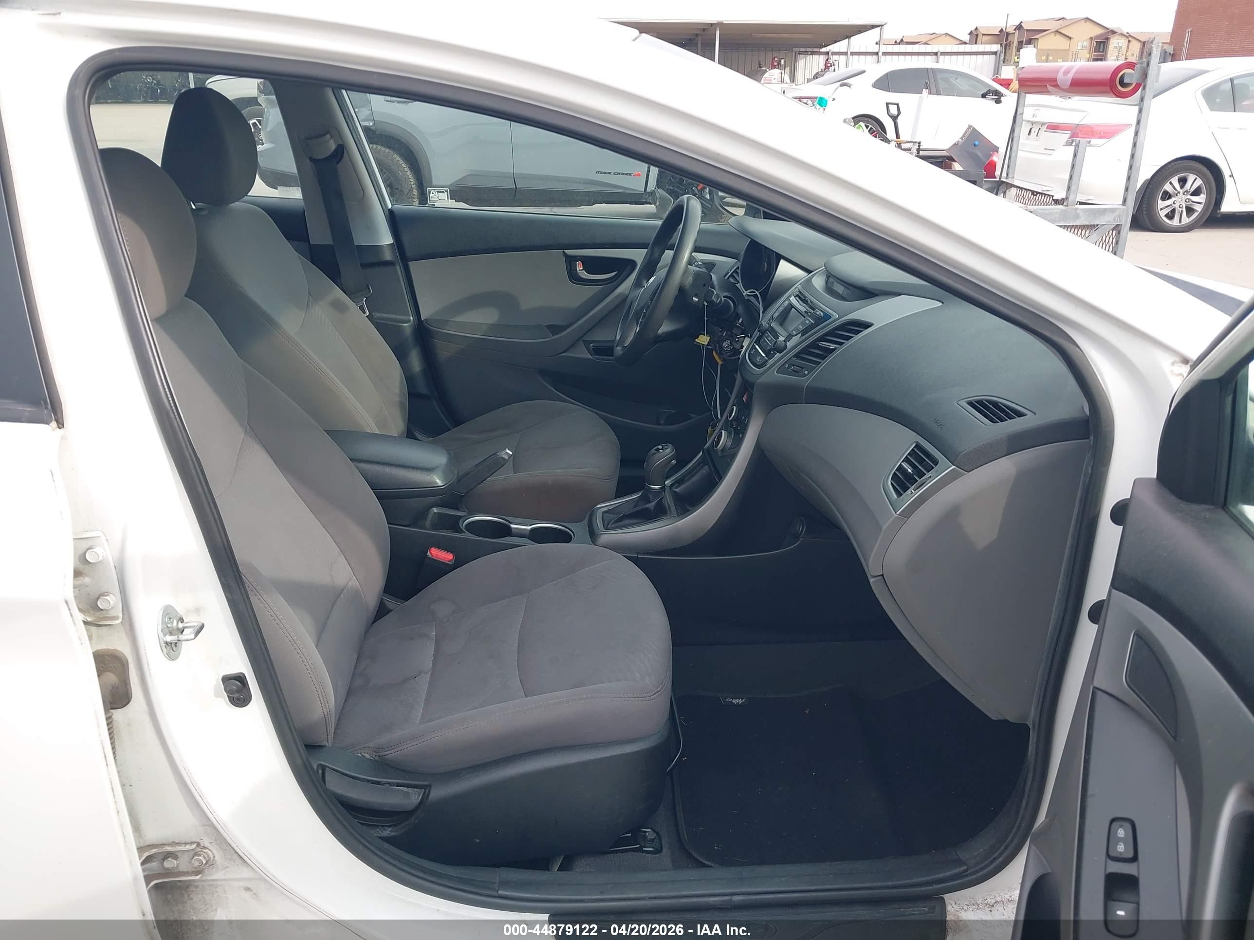 HYUNDAI ELANTRA image 5