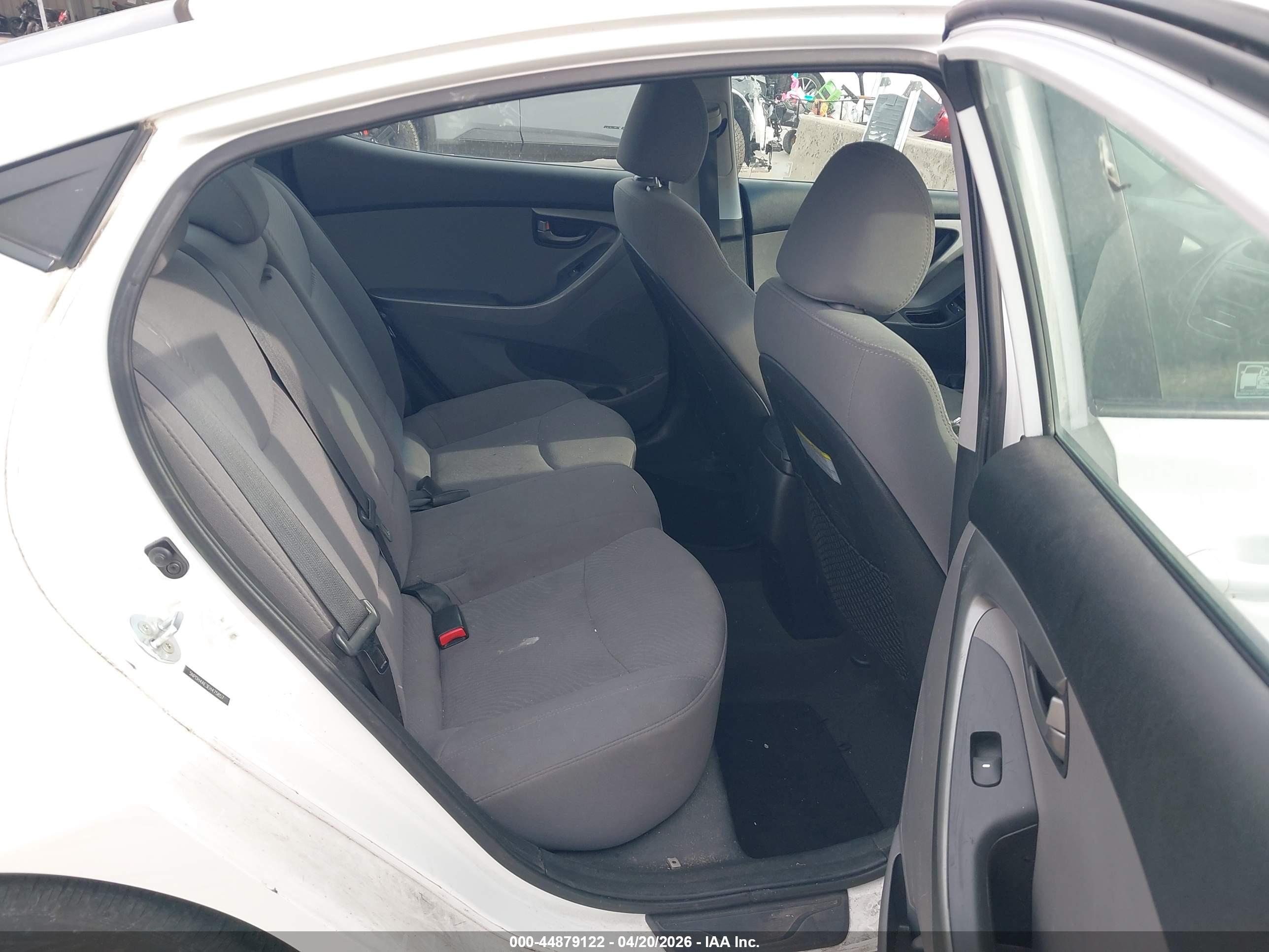 HYUNDAI ELANTRA image 8