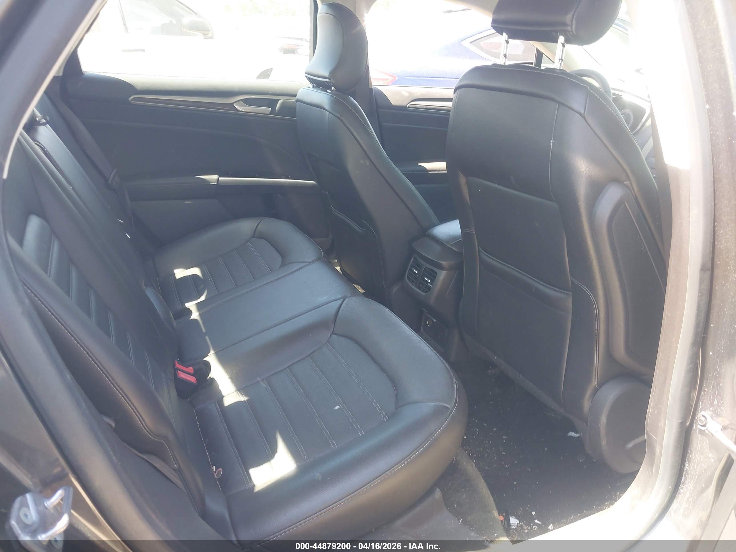 FORD FUSION image 8