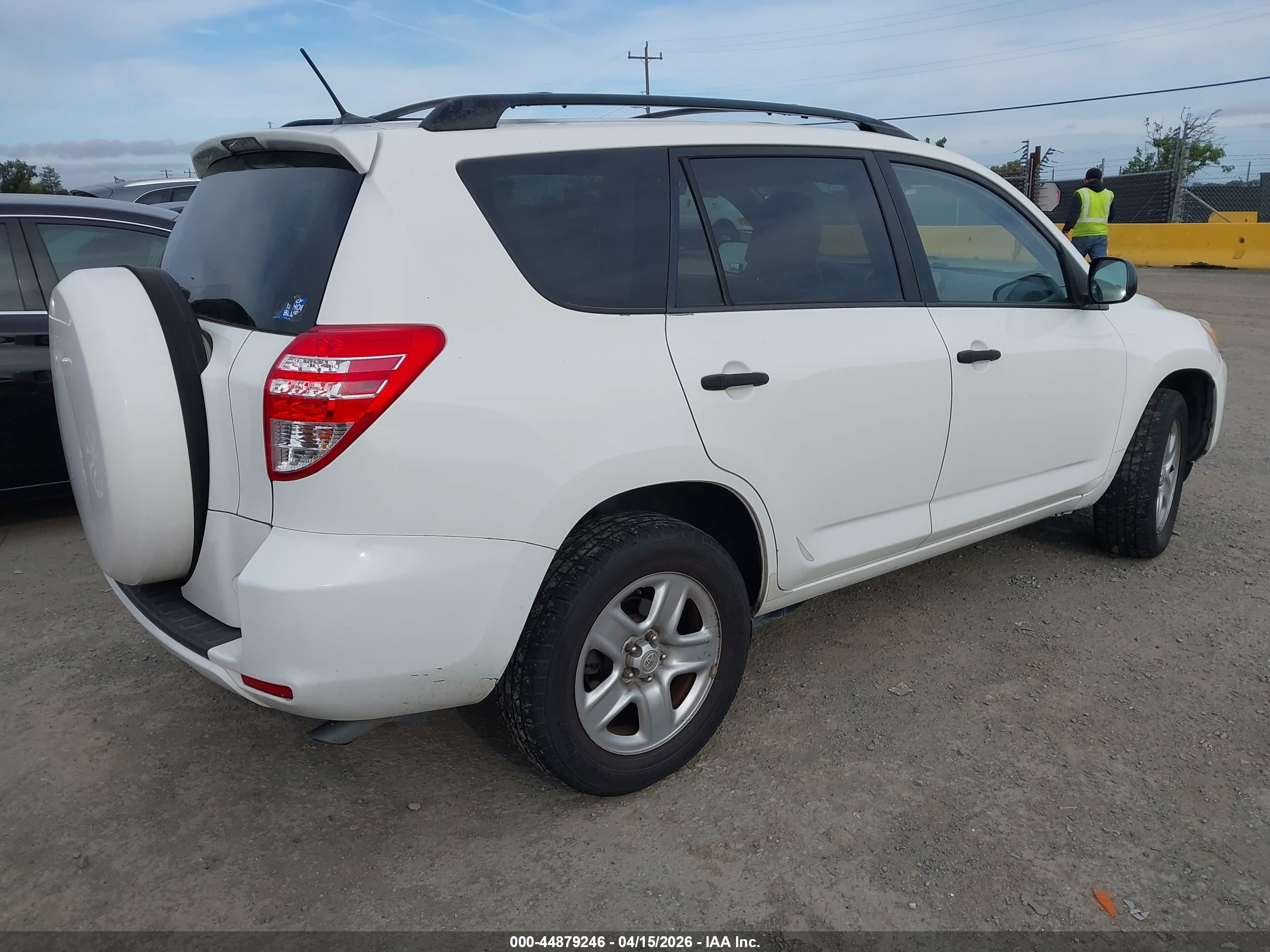 TOYOTA RAV4 image 4