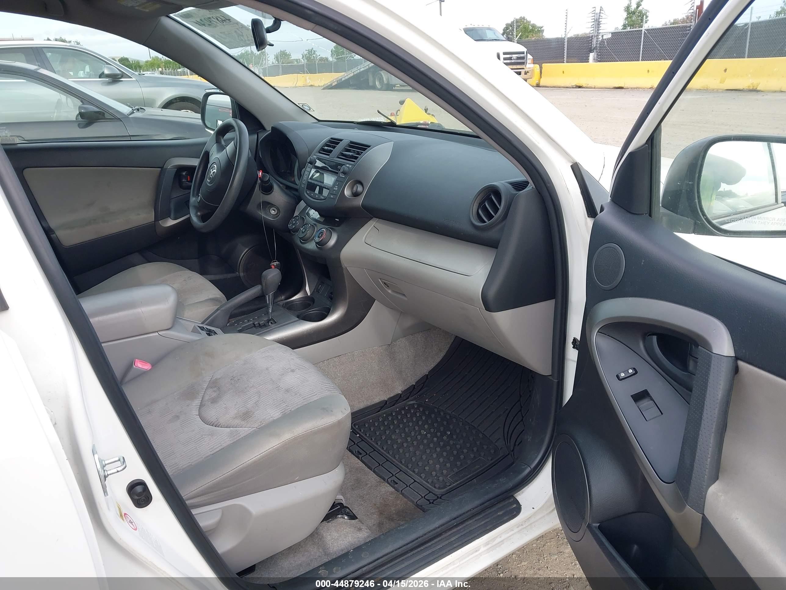 TOYOTA RAV4 image 5