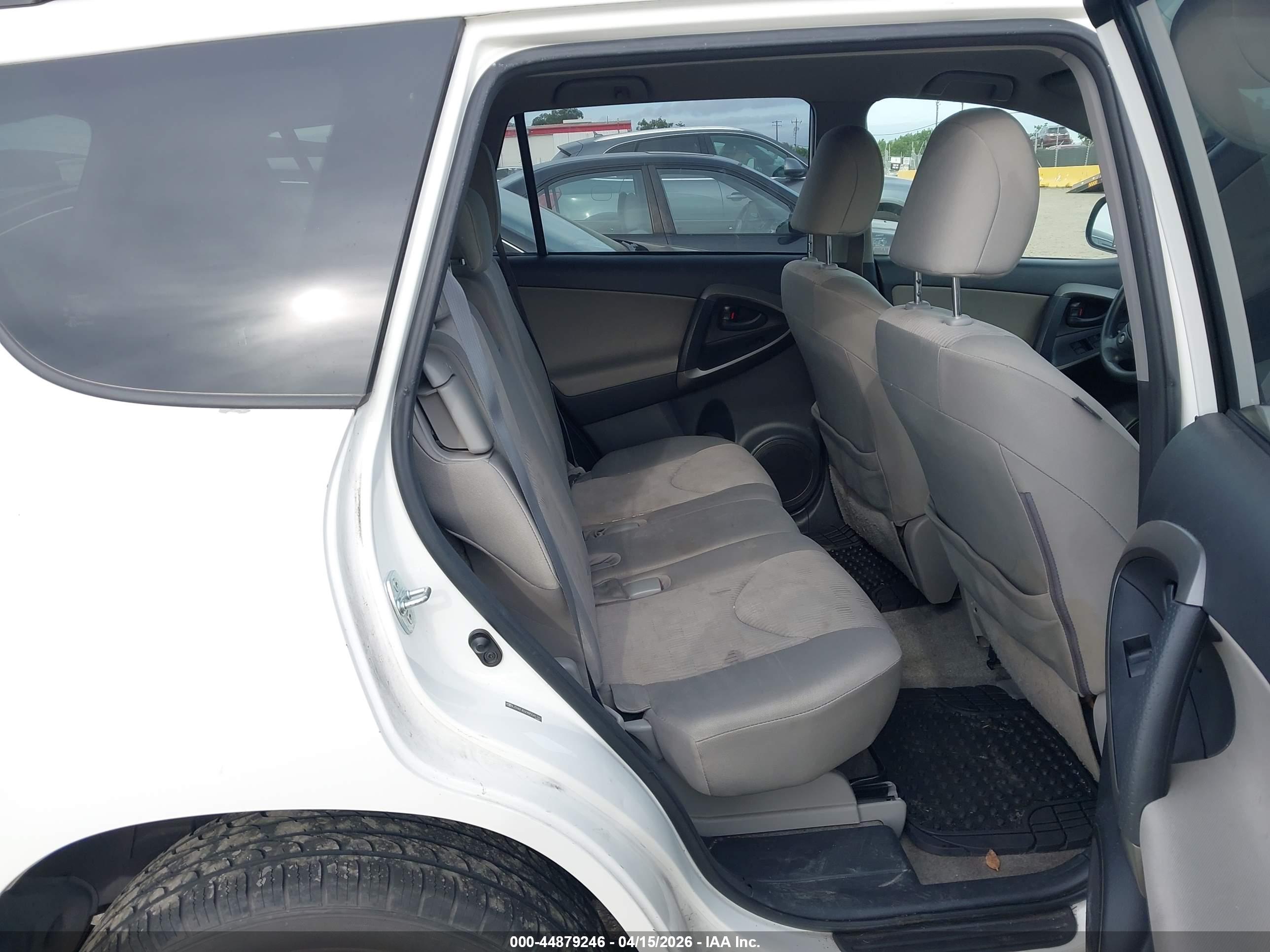 TOYOTA RAV4 image 8