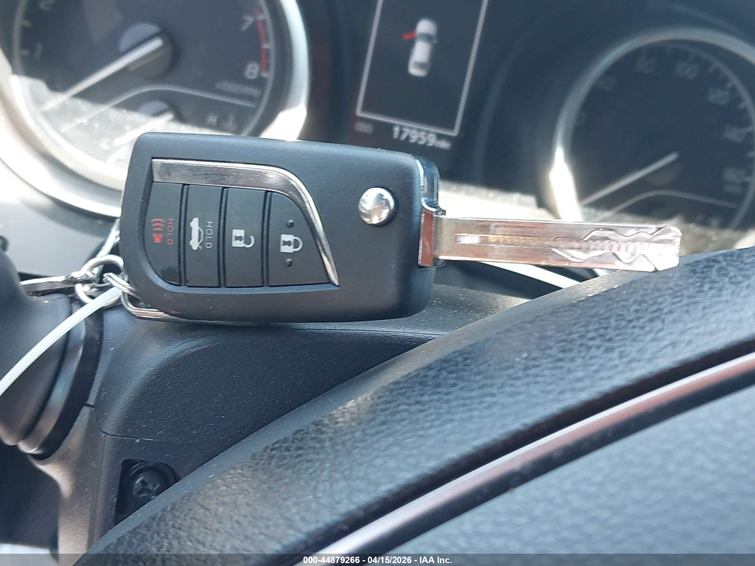 TOYOTA CAMRY image 11