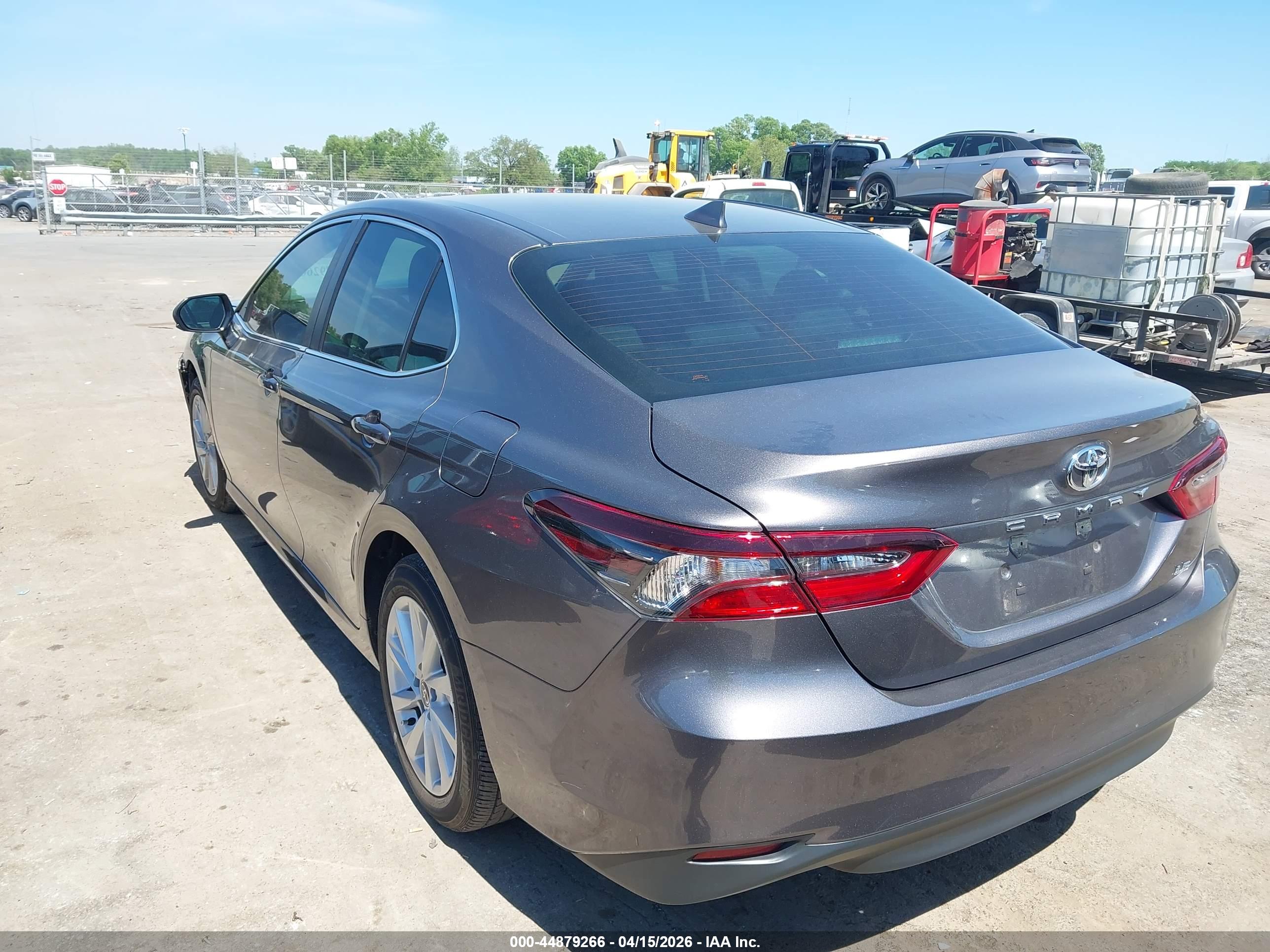 TOYOTA CAMRY image 3