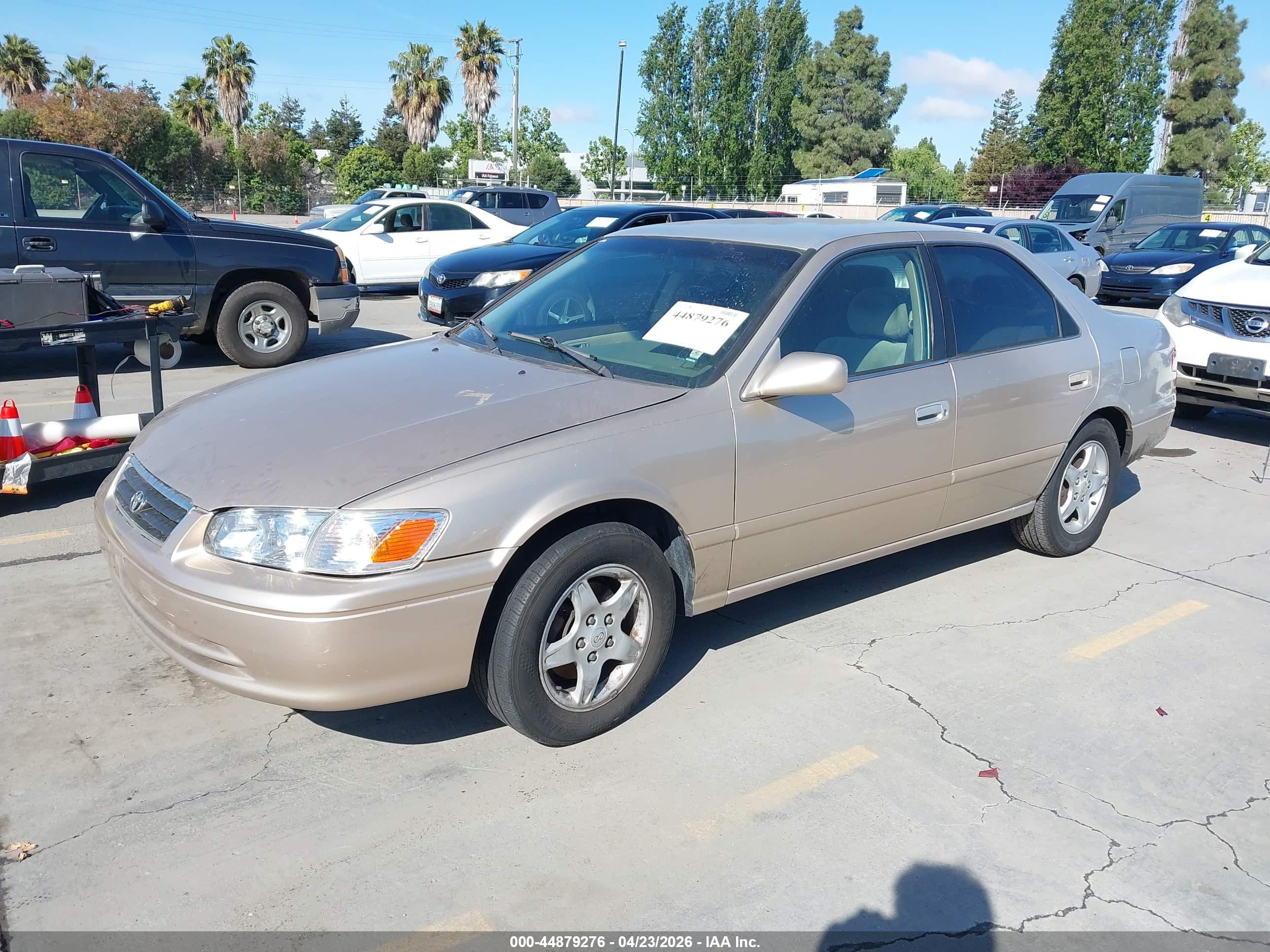 TOYOTA CAMRY image 2