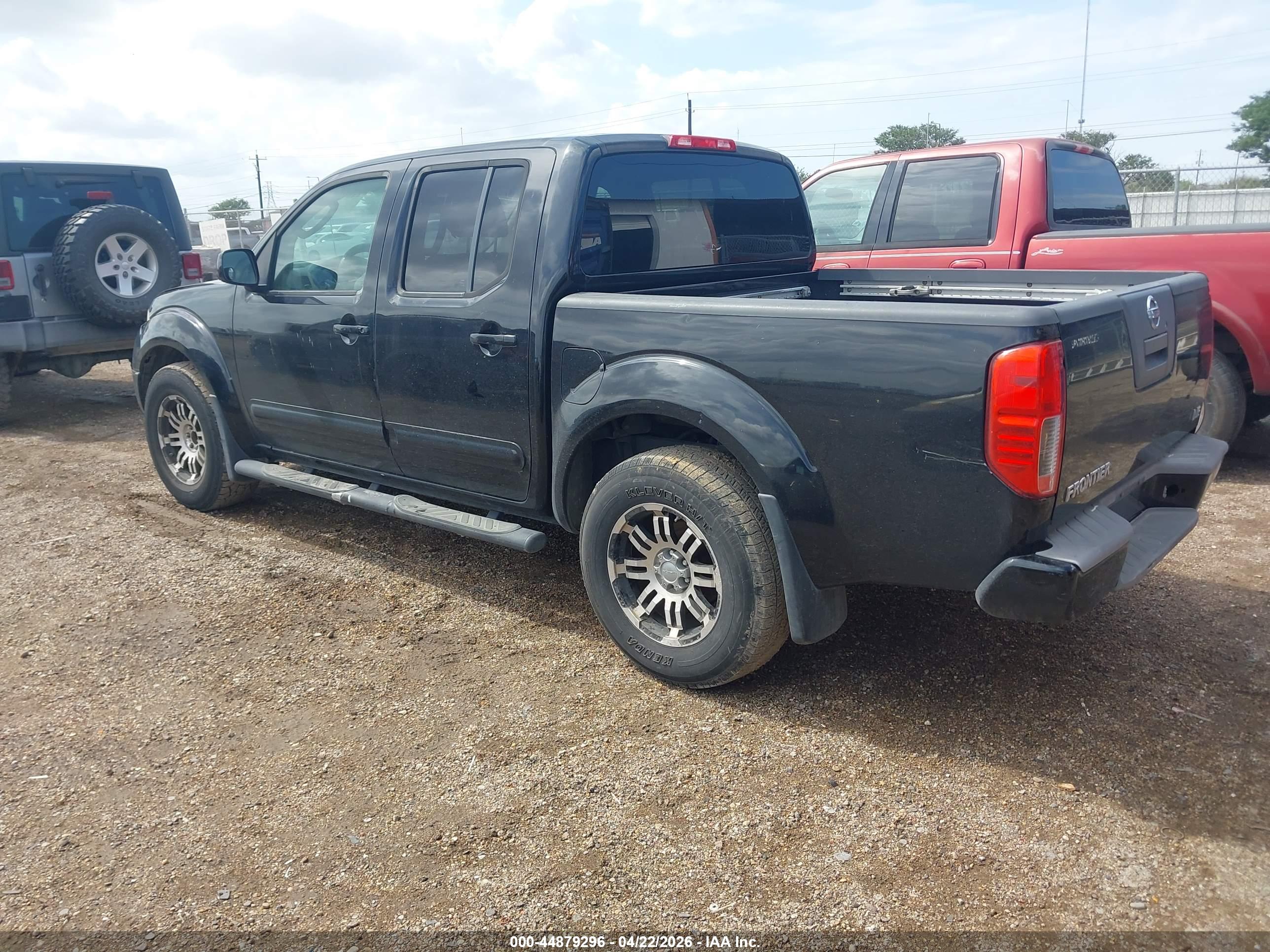 NISSAN FRONTIER image 3